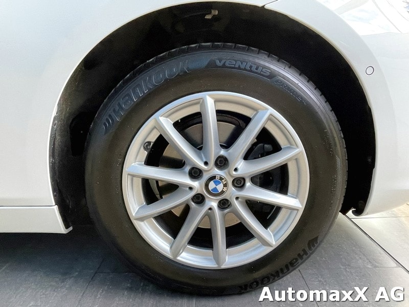 BMW 218i Active Tourer-image-13