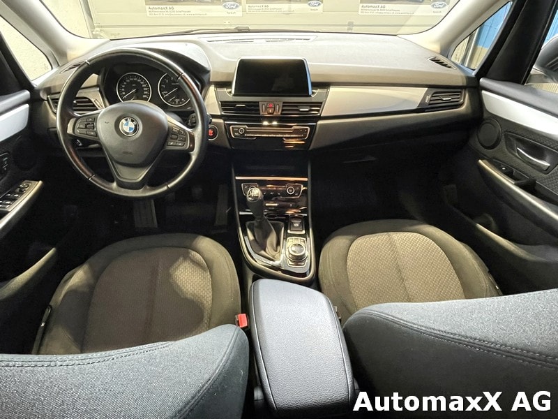 BMW 218i Active Tourer-image-10