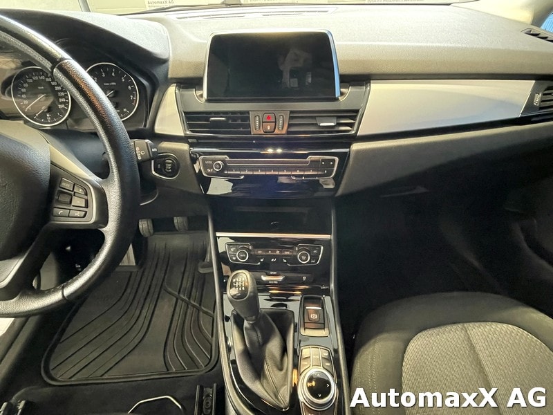 BMW 218i Active Tourer-image-9