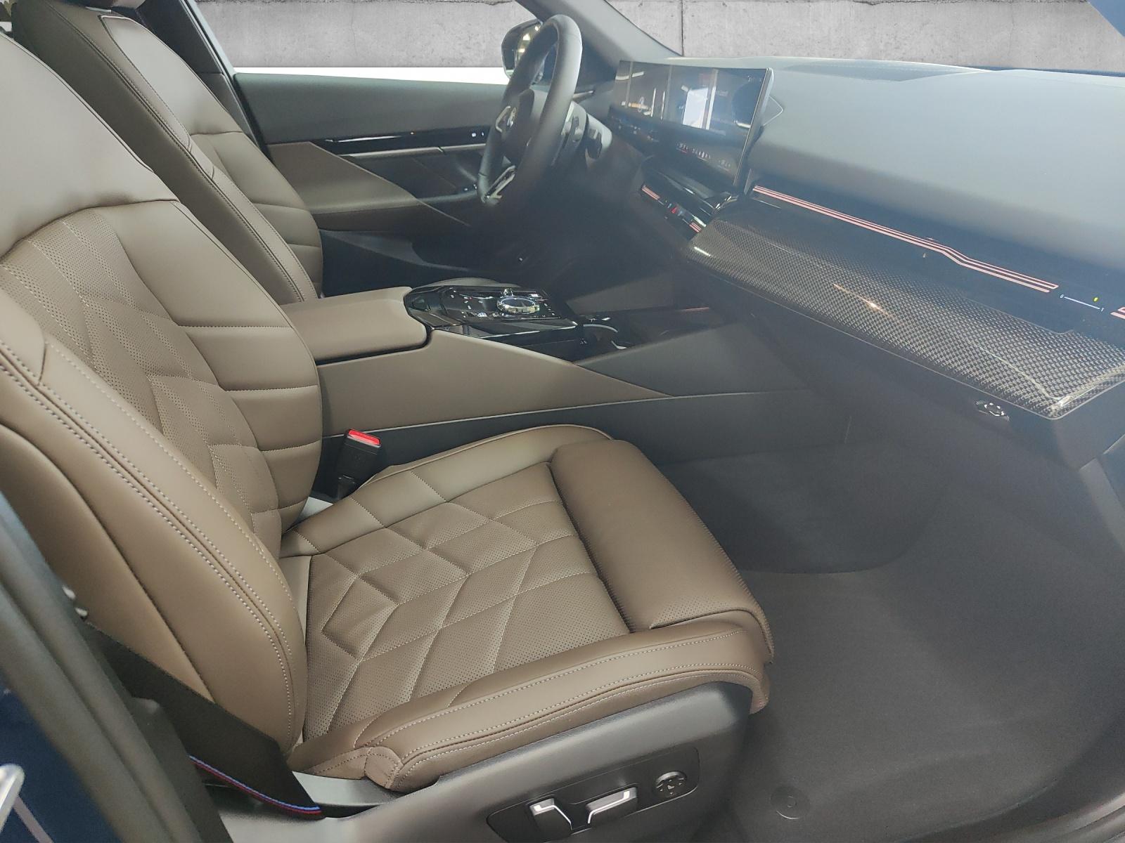 BMW 520d xDrive Touring-image-15