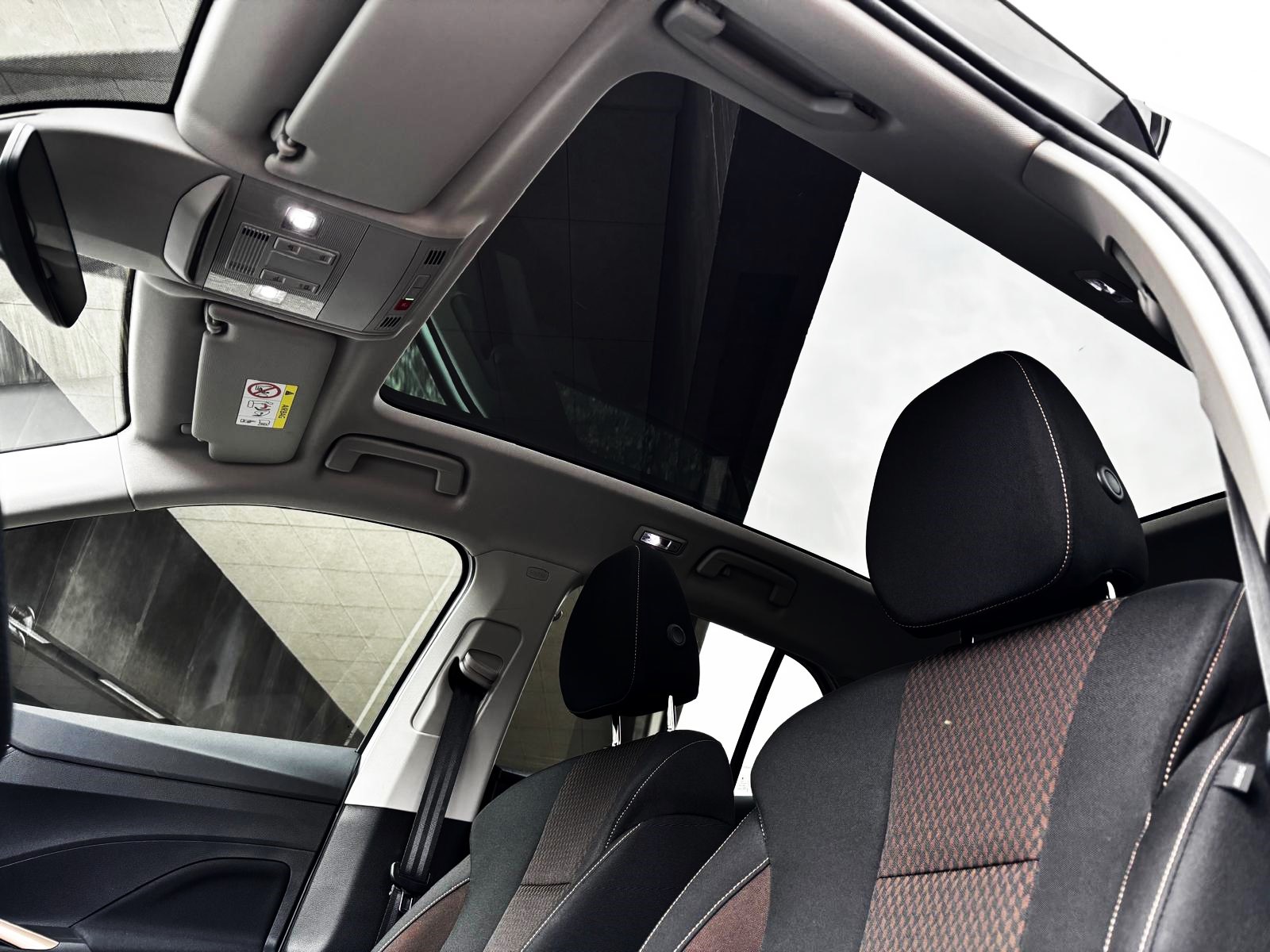 SKODA Fabia First Edition. DSG, LED, AHK, ACC, Pano, Kamera, Keyless SERVICE & MFK Neu-image-18