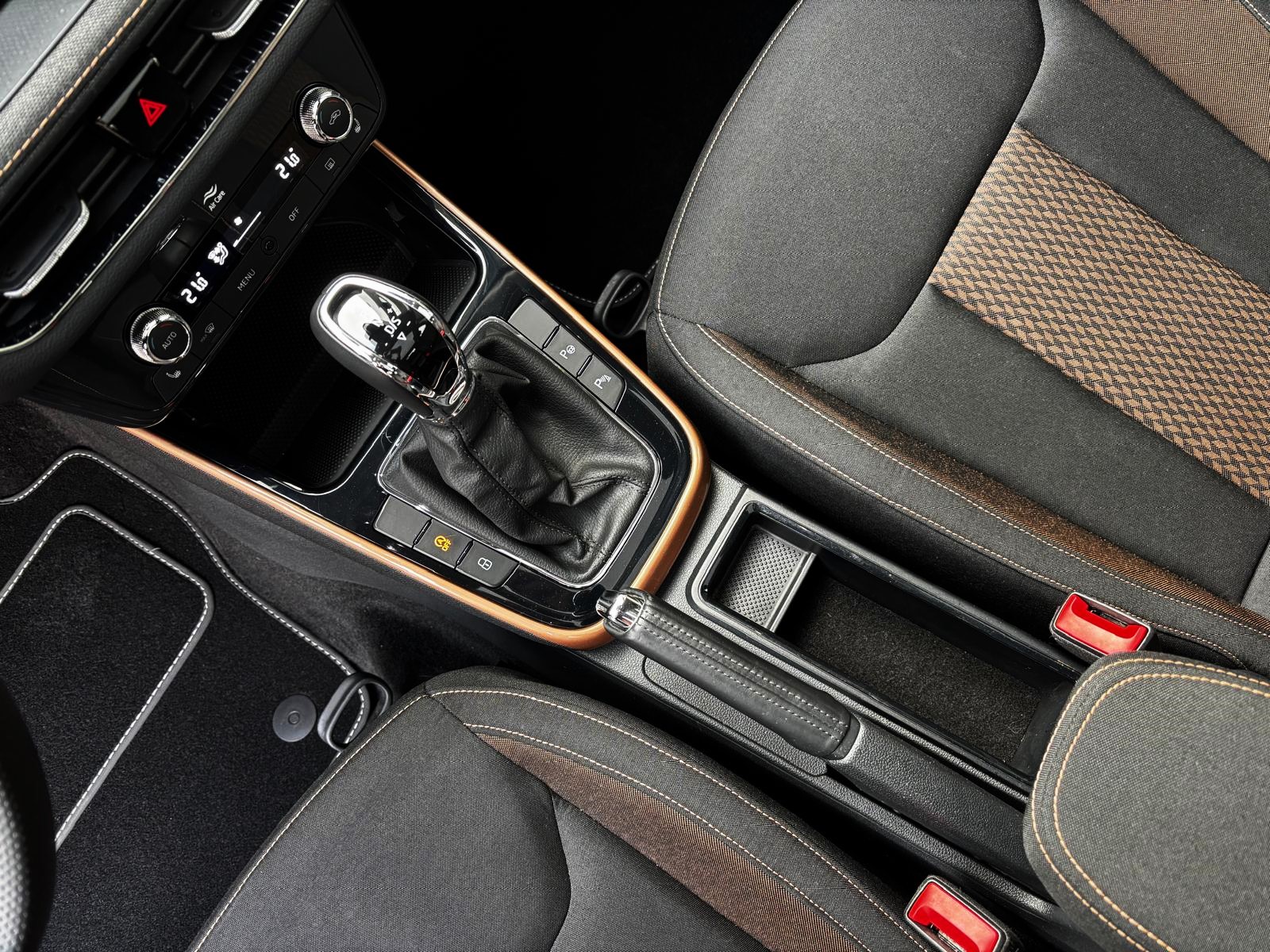 SKODA Fabia First Edition. DSG, LED, AHK, ACC, Pano, Kamera, Keyless SERVICE & MFK Neu-image-19