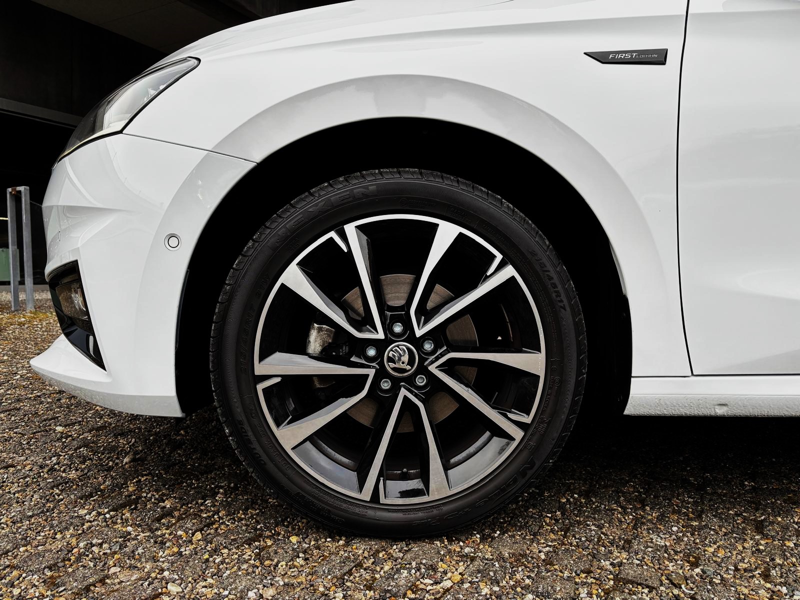 SKODA Fabia First Edition. DSG, LED, AHK, ACC, Pano, Kamera, Keyless SERVICE & MFK Neu-image-11