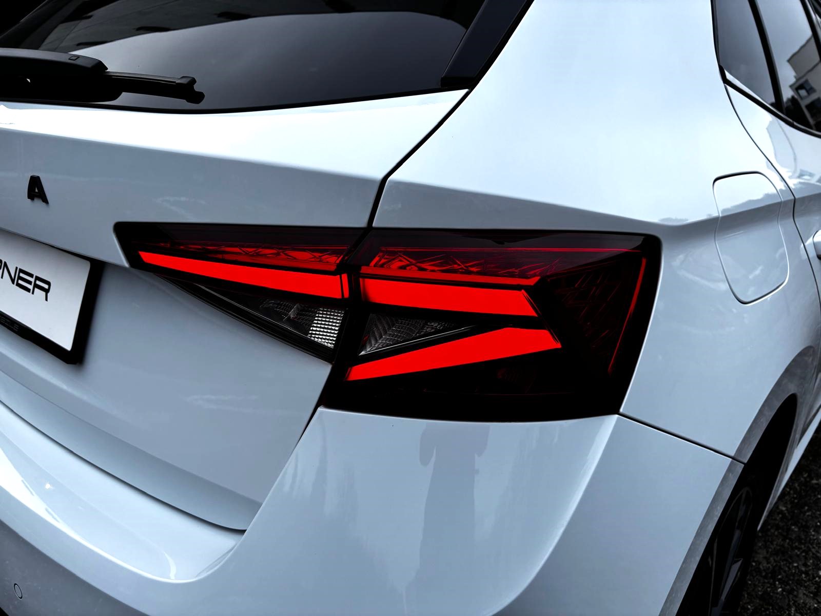 SKODA Fabia First Edition. DSG, LED, AHK, ACC, Pano, Kamera, Keyless SERVICE & MFK Neu-image-10
