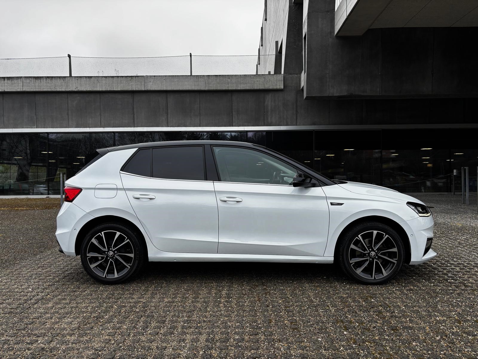SKODA Fabia First Edition. DSG, LED, AHK, ACC, Pano, Kamera, Keyless SERVICE & MFK Neu-image-3