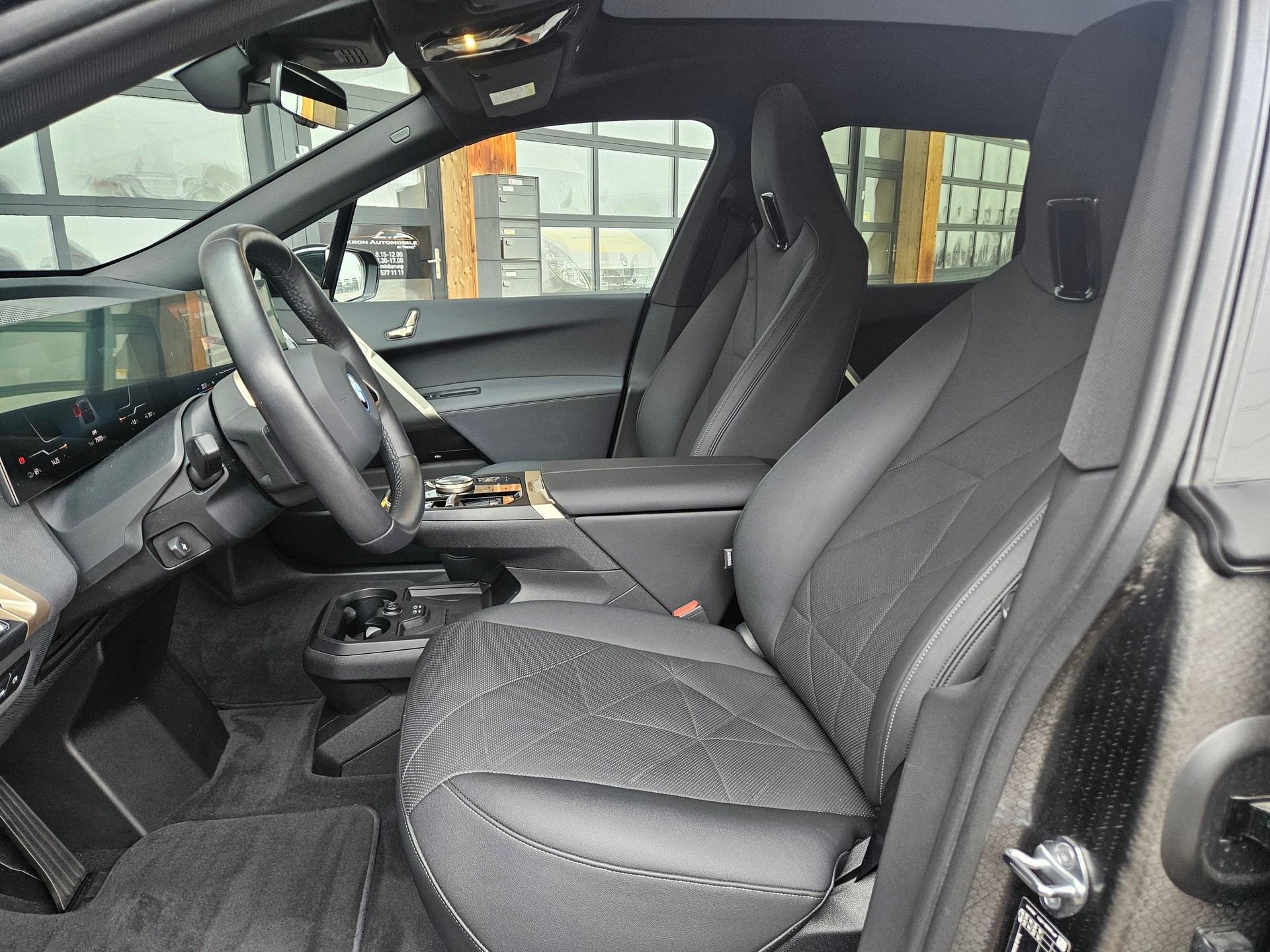 BMW iX xDrive50 all Black-image-8