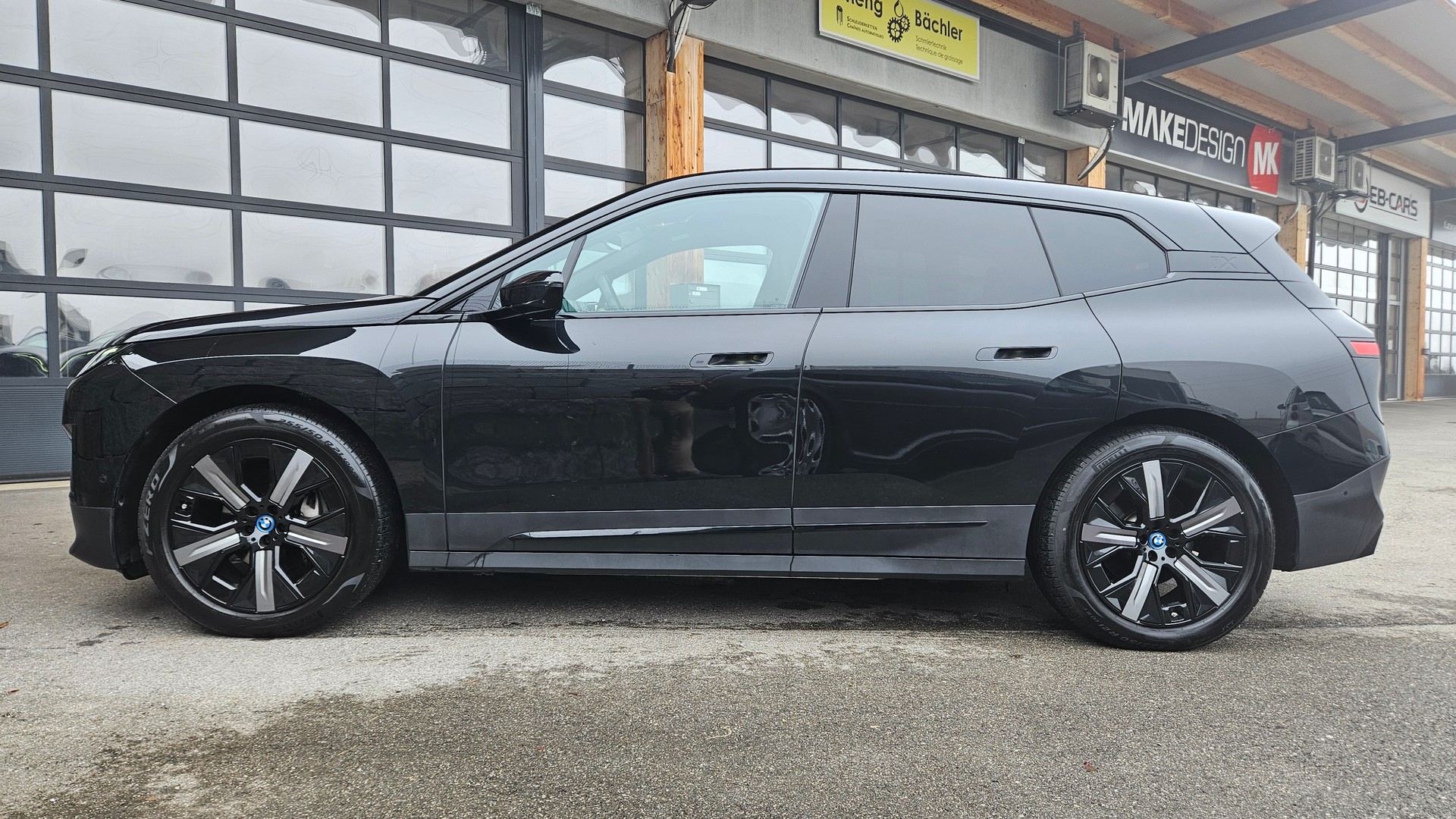 BMW iX xDrive50 all Black-image-3