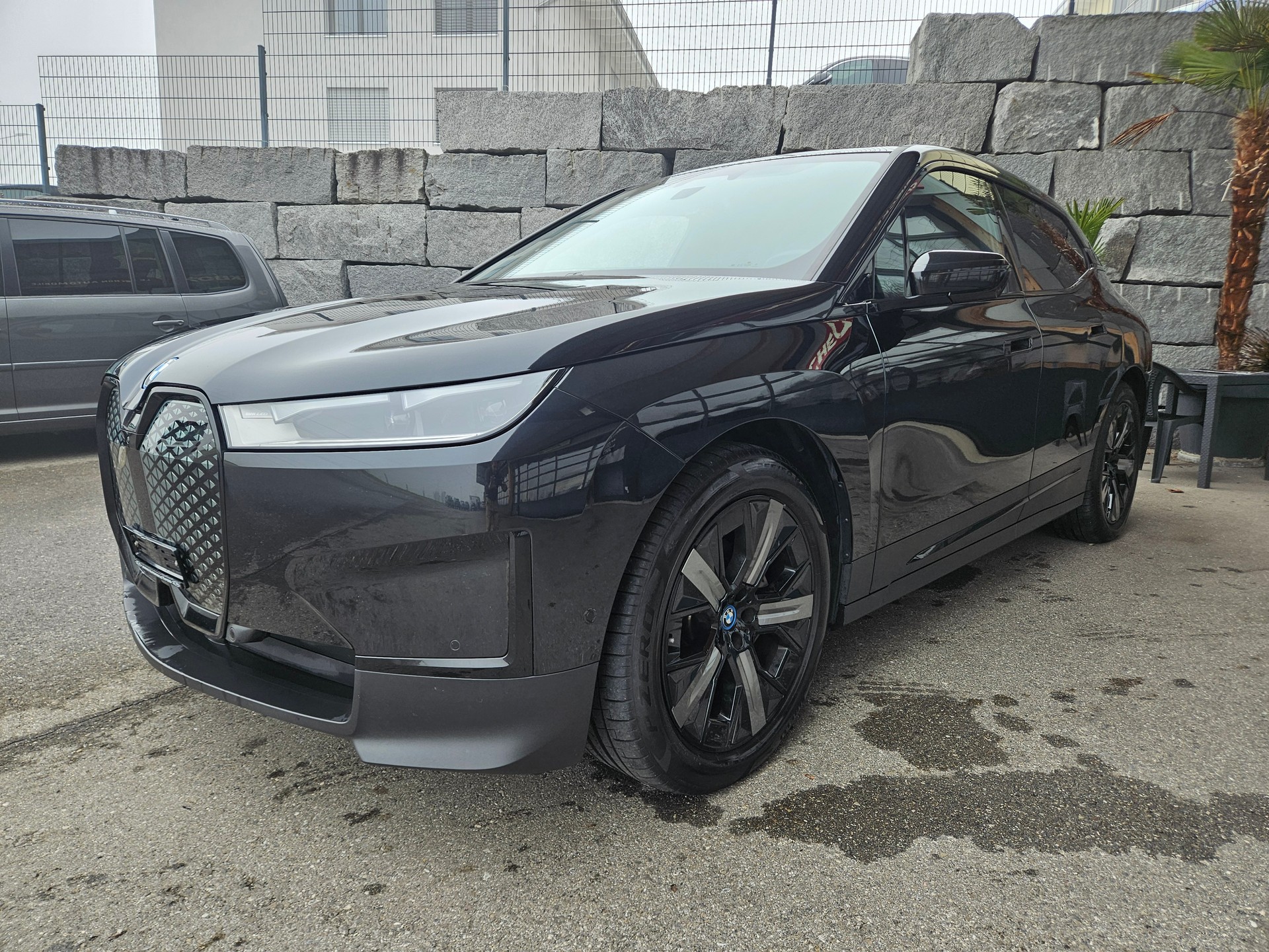 BMW iX xDrive50 all Black-image-2