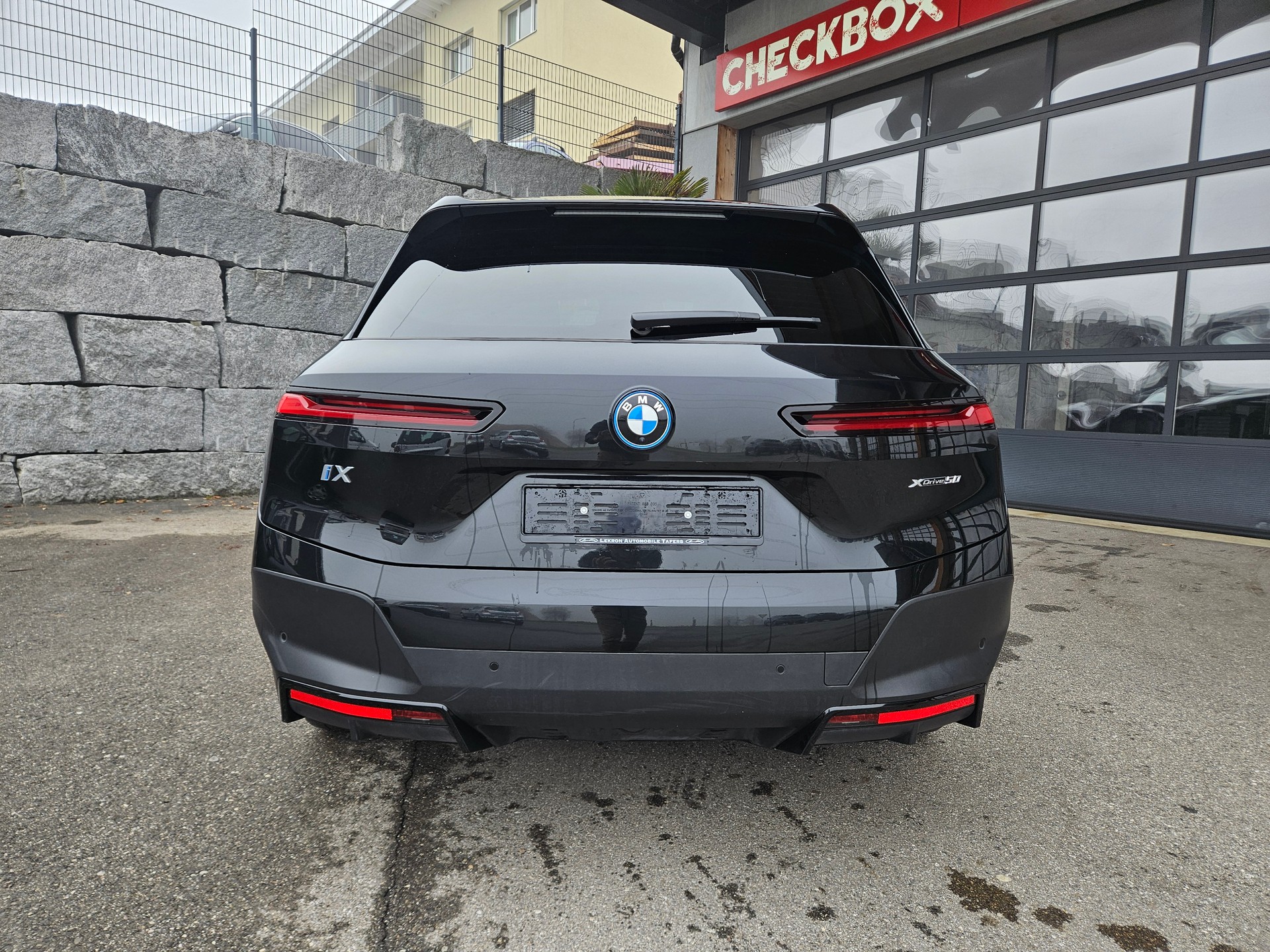 BMW iX xDrive50 all Black-image-5