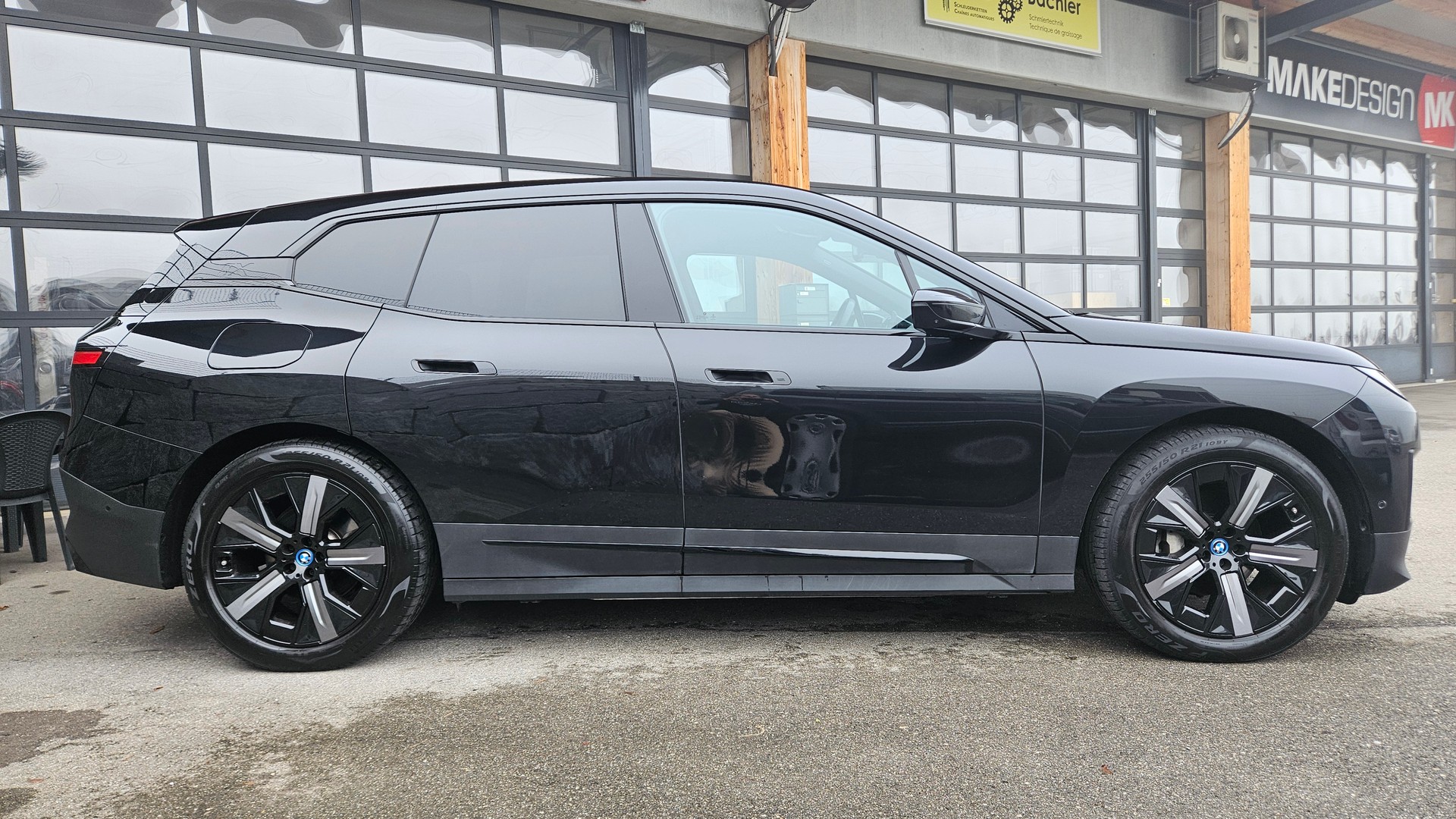 BMW iX xDrive50 all Black-image-7