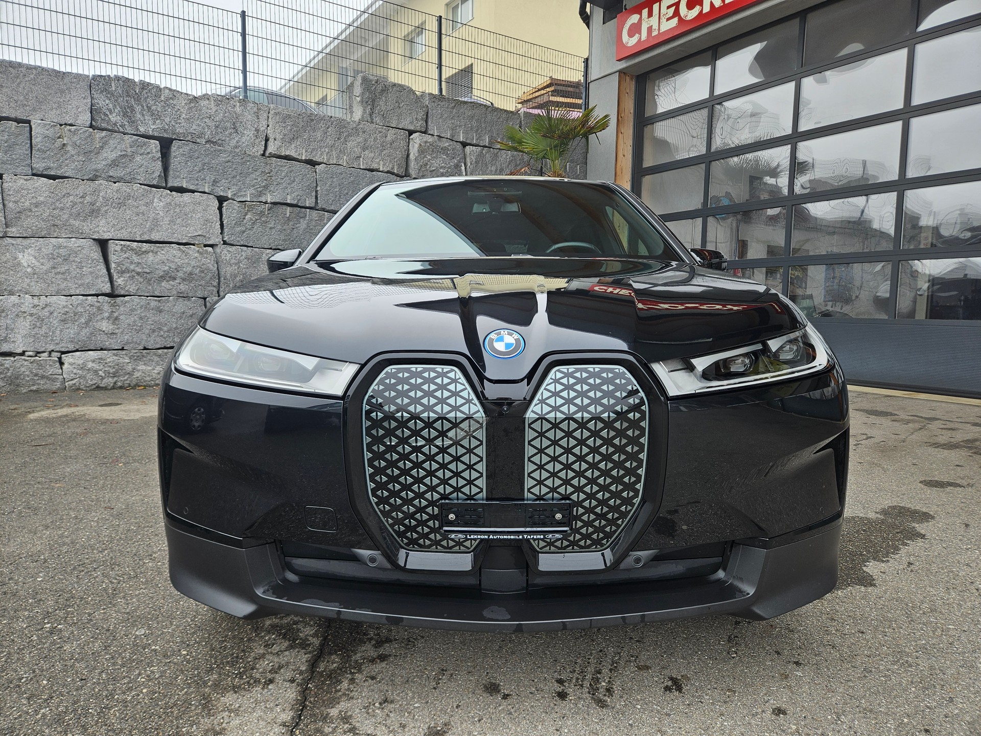 BMW iX xDrive50 all Black-image-1