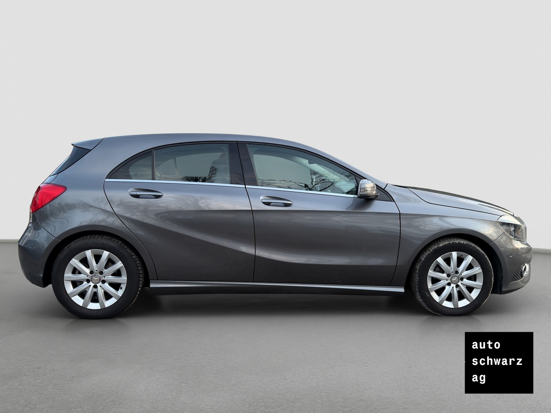 MERCEDES-BENZ A 200 Style 7G-DCT-showroom-element-3