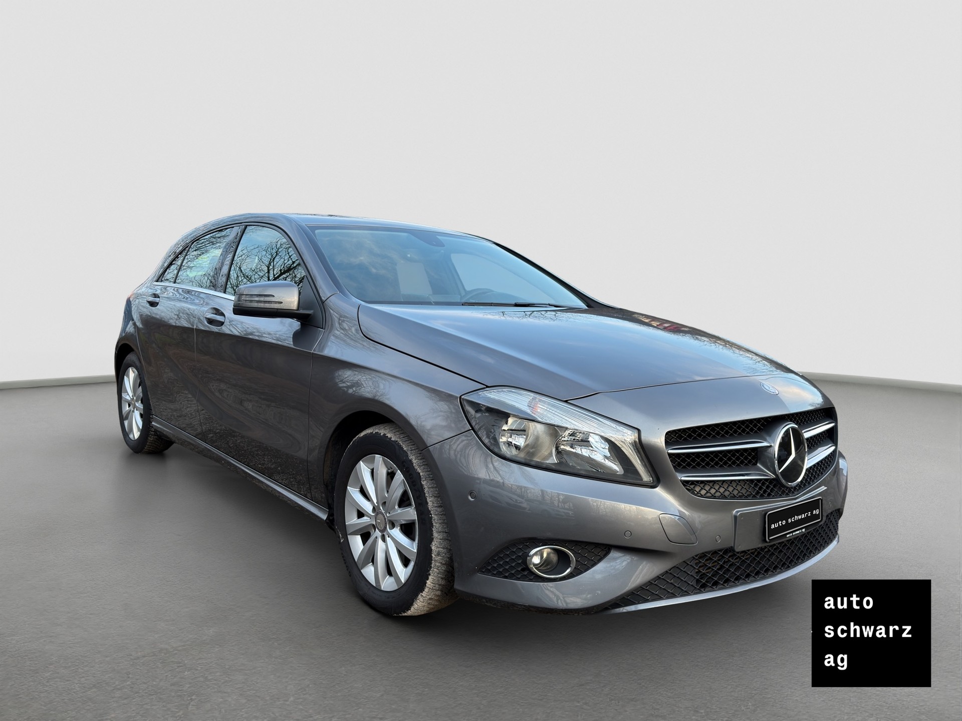 MERCEDES-BENZ A 200 Style 7G-DCT-showroom-element-2