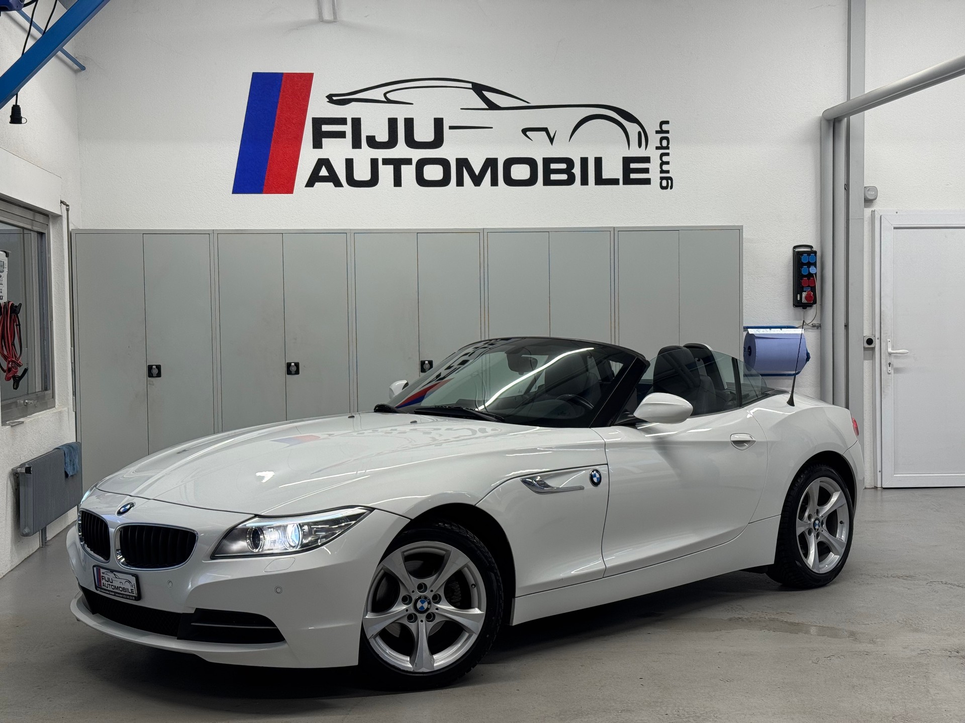 BMW Z4 sDrive20i-image-0