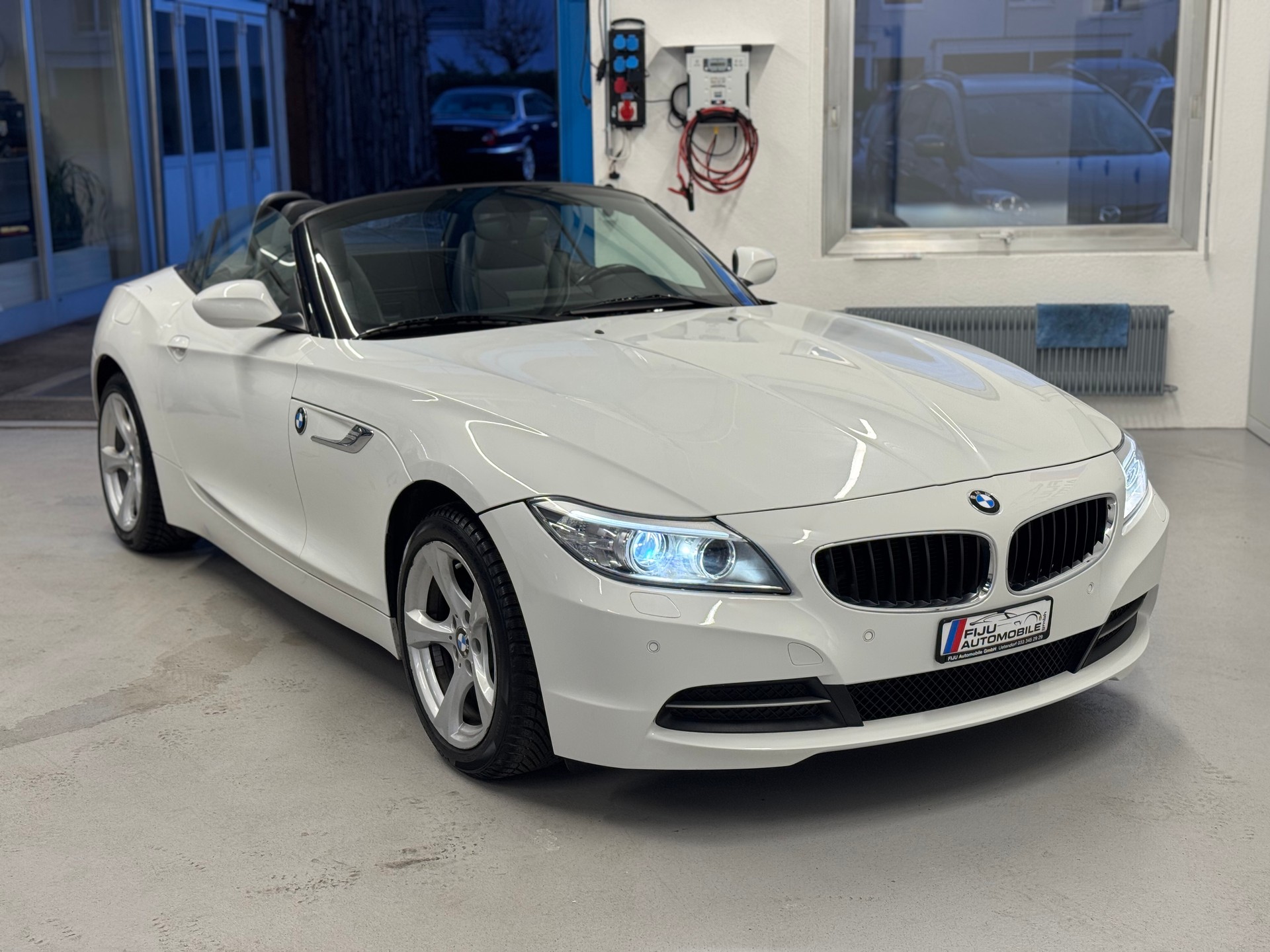 BMW Z4 sDrive20i-image-2