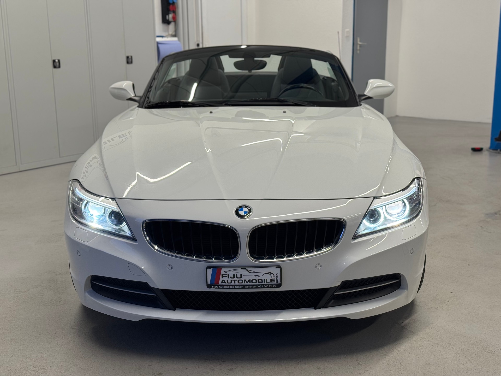 BMW Z4 sDrive20i-image-1