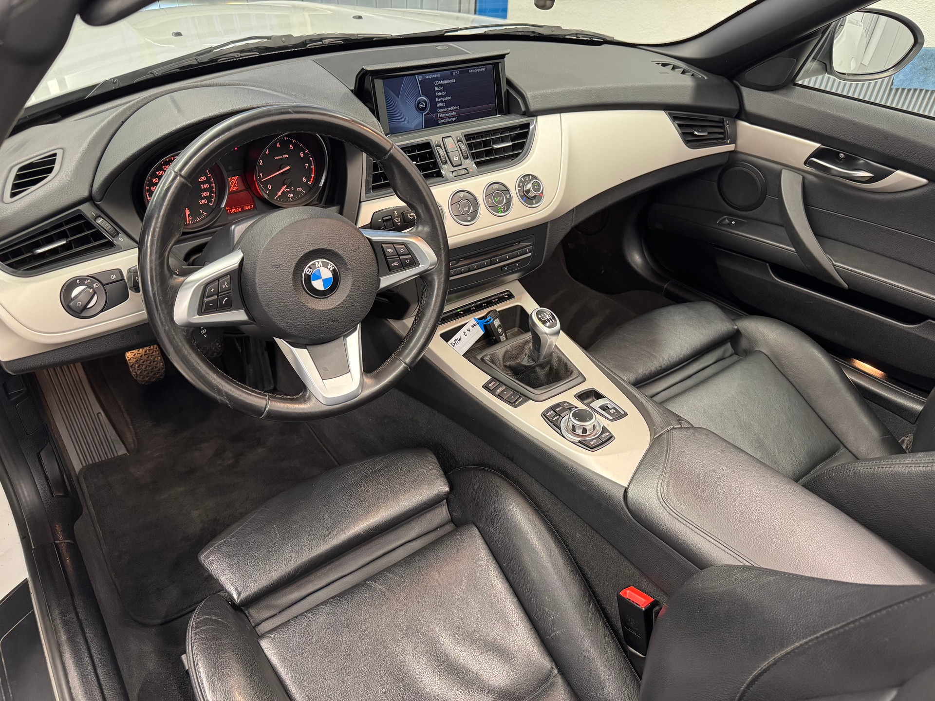 BMW Z4 sDrive20i-image-7
