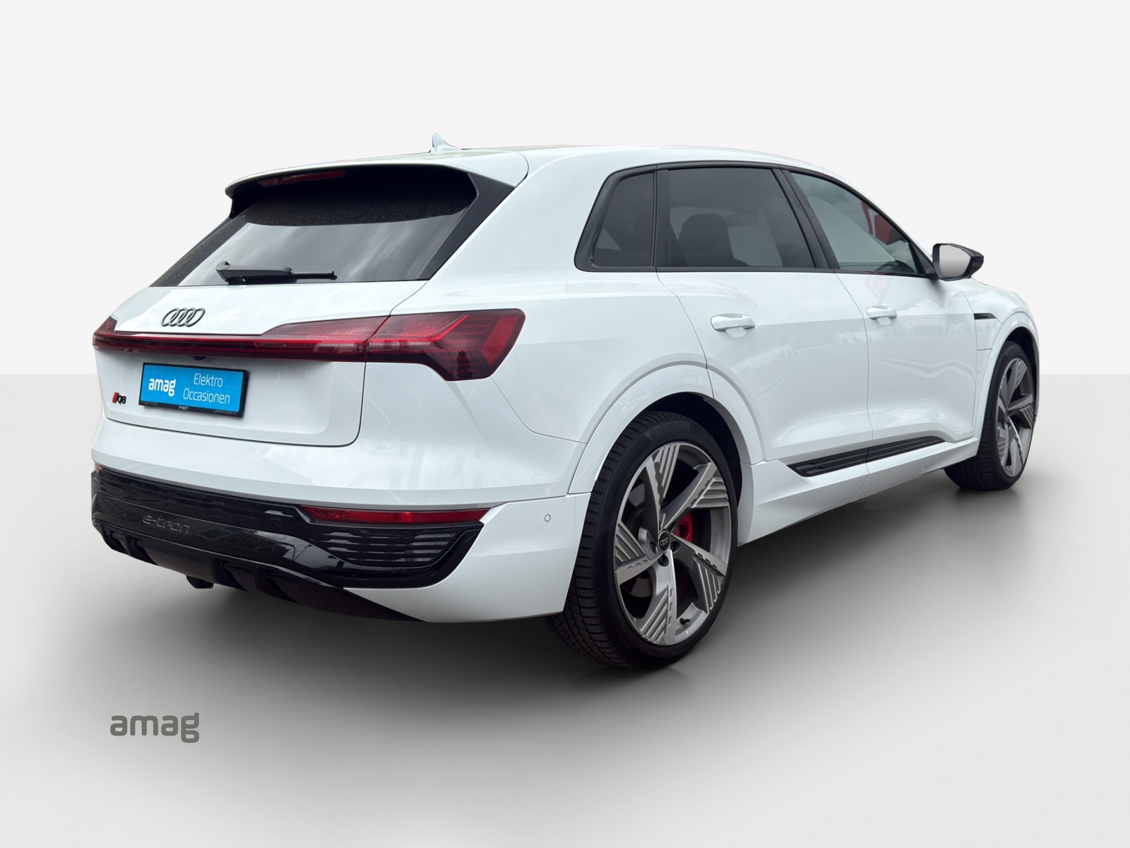 AUDI Q8 55 e-tron Black Edition quattro-image-5