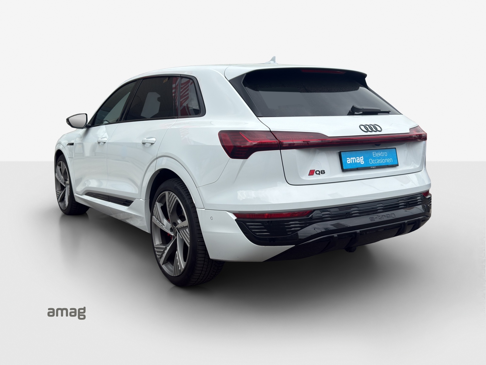 AUDI Q8 55 e-tron Black Edition quattro-image-2