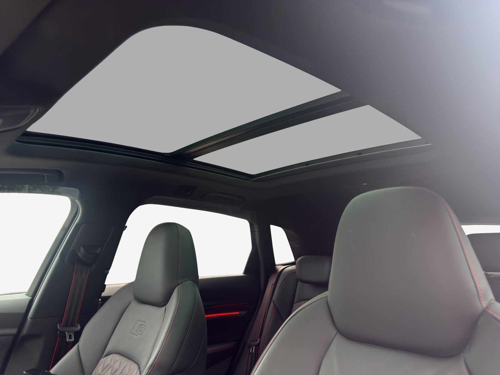 AUDI Q8 55 e-tron Black Edition quattro-image-15