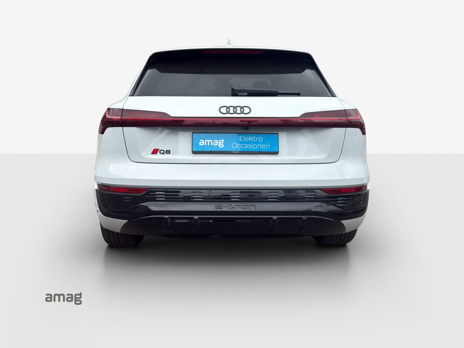 AUDI Q8 55 e-tron Black Edition quattro-image-4