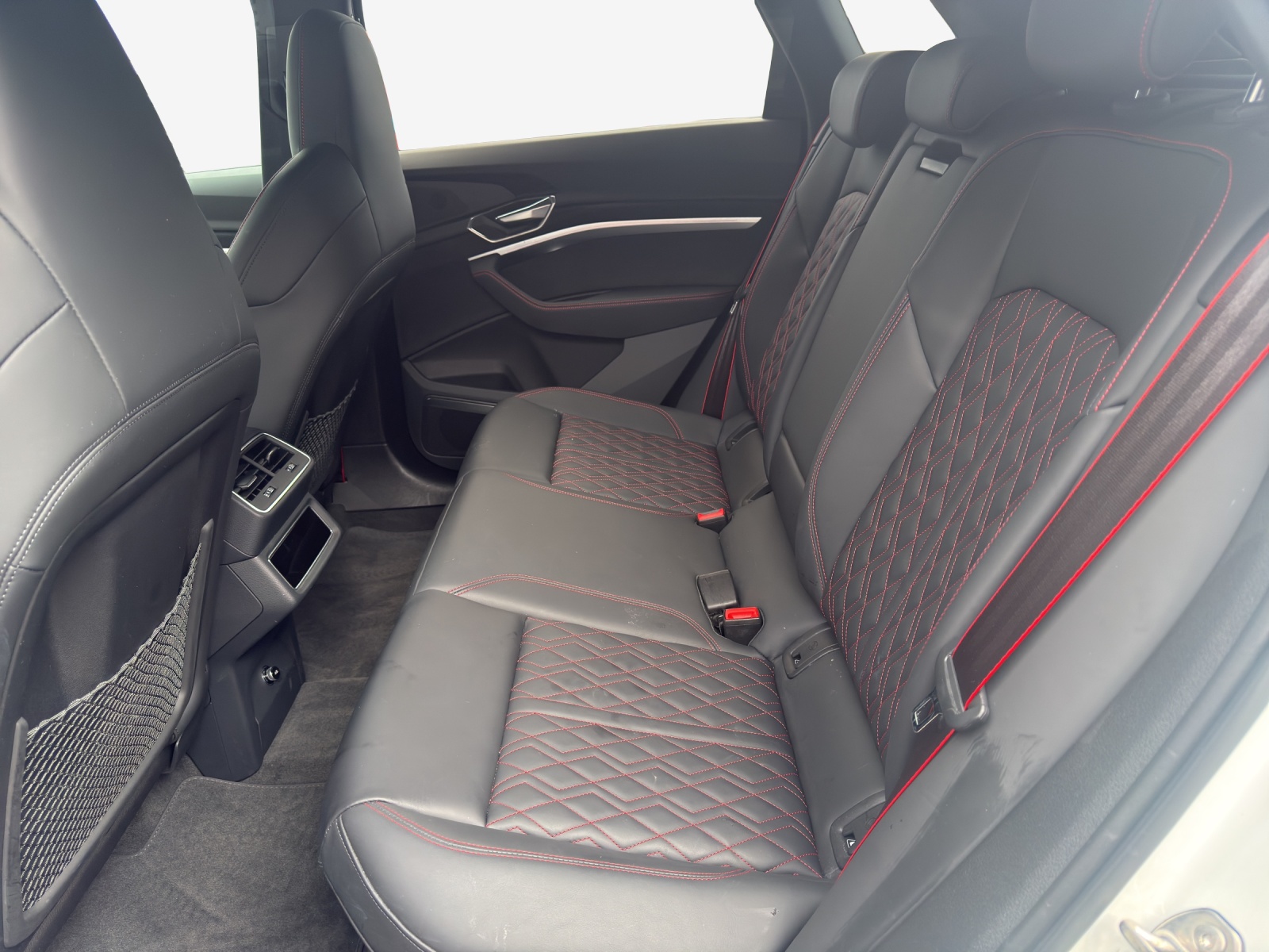 AUDI Q8 55 e-tron Black Edition quattro-image-12