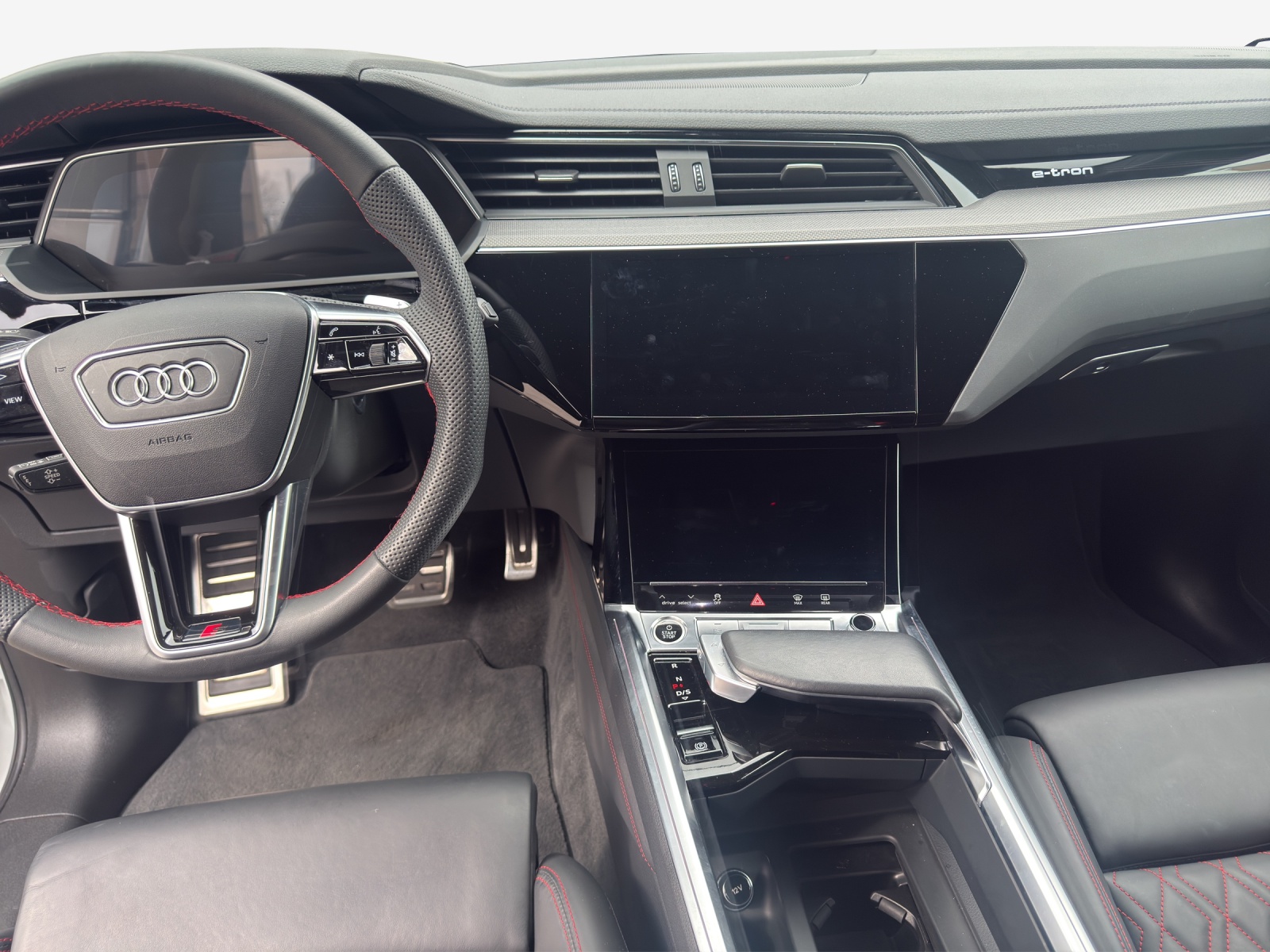 AUDI Q8 55 e-tron Black Edition quattro-image-11