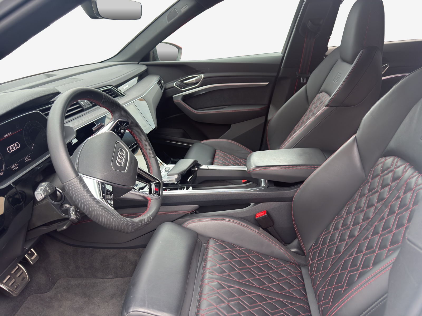 AUDI Q8 55 e-tron Black Edition quattro-image-8