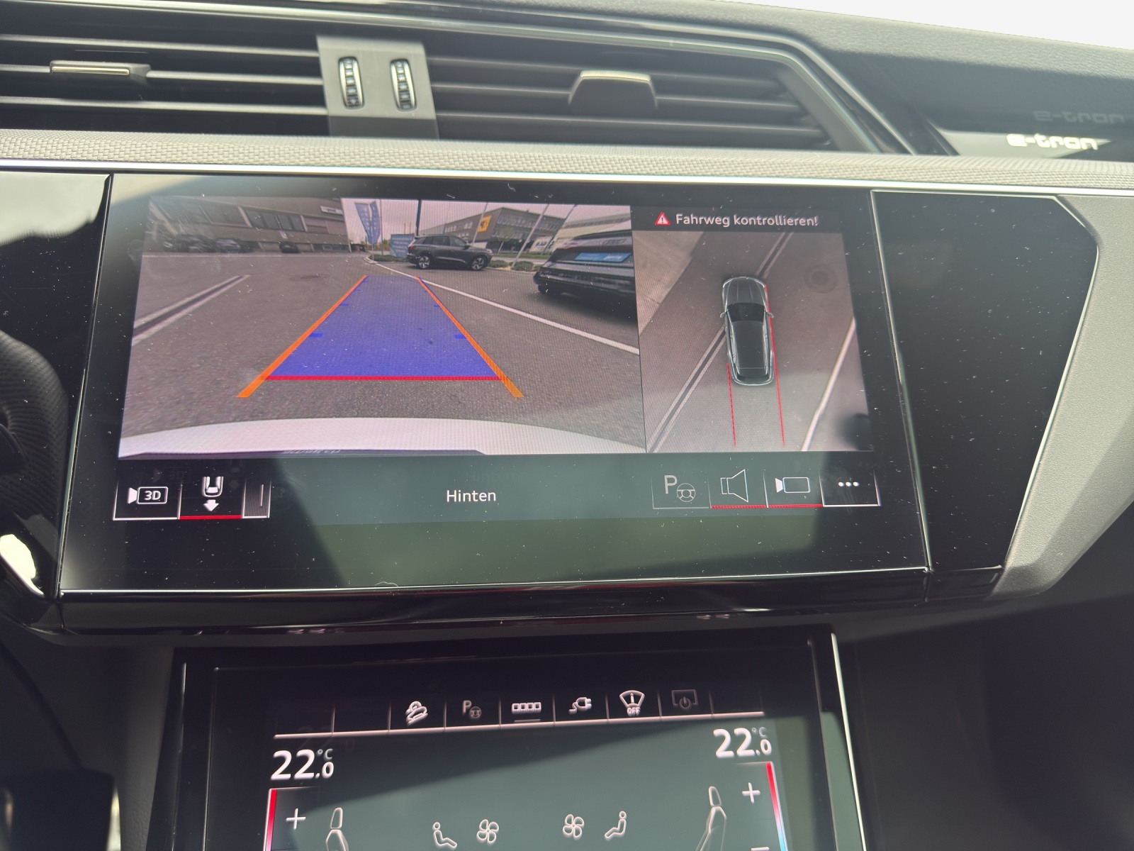 AUDI Q8 55 e-tron Black Edition quattro-image-16