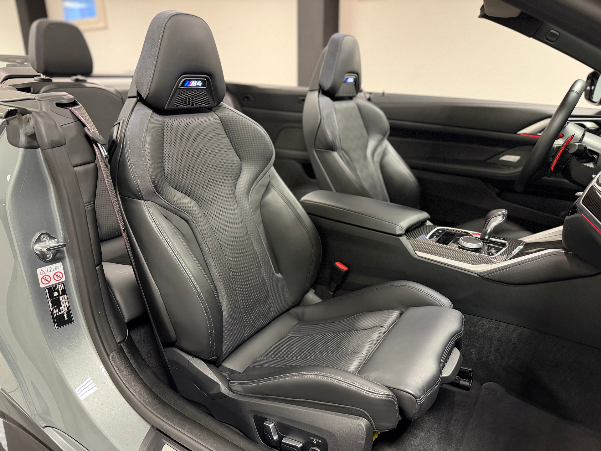 BMW M4 Cabrio Competition M xDrive-image-13