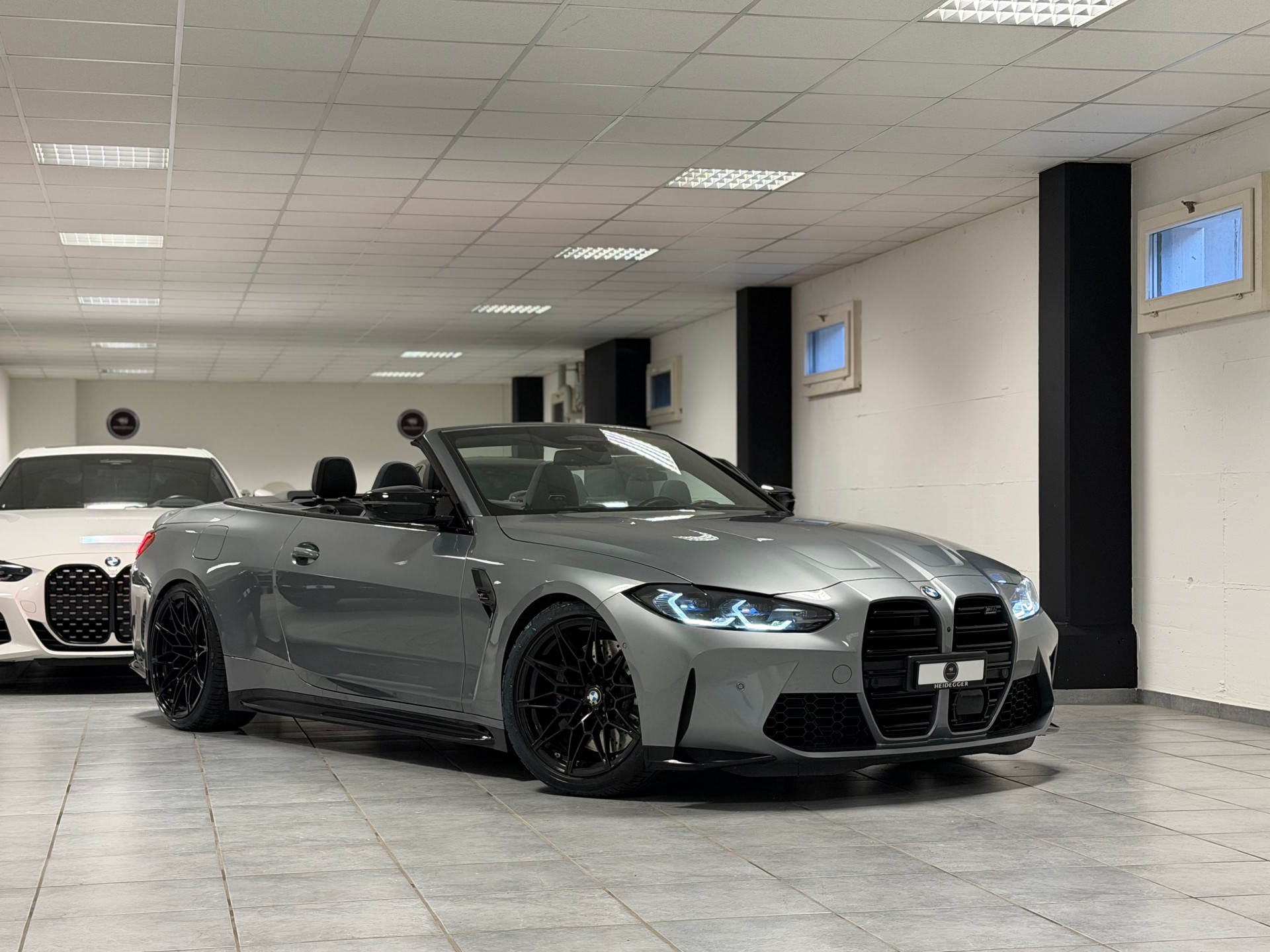 BMW M4 Cabrio Competition M xDrive-showroom-element-2