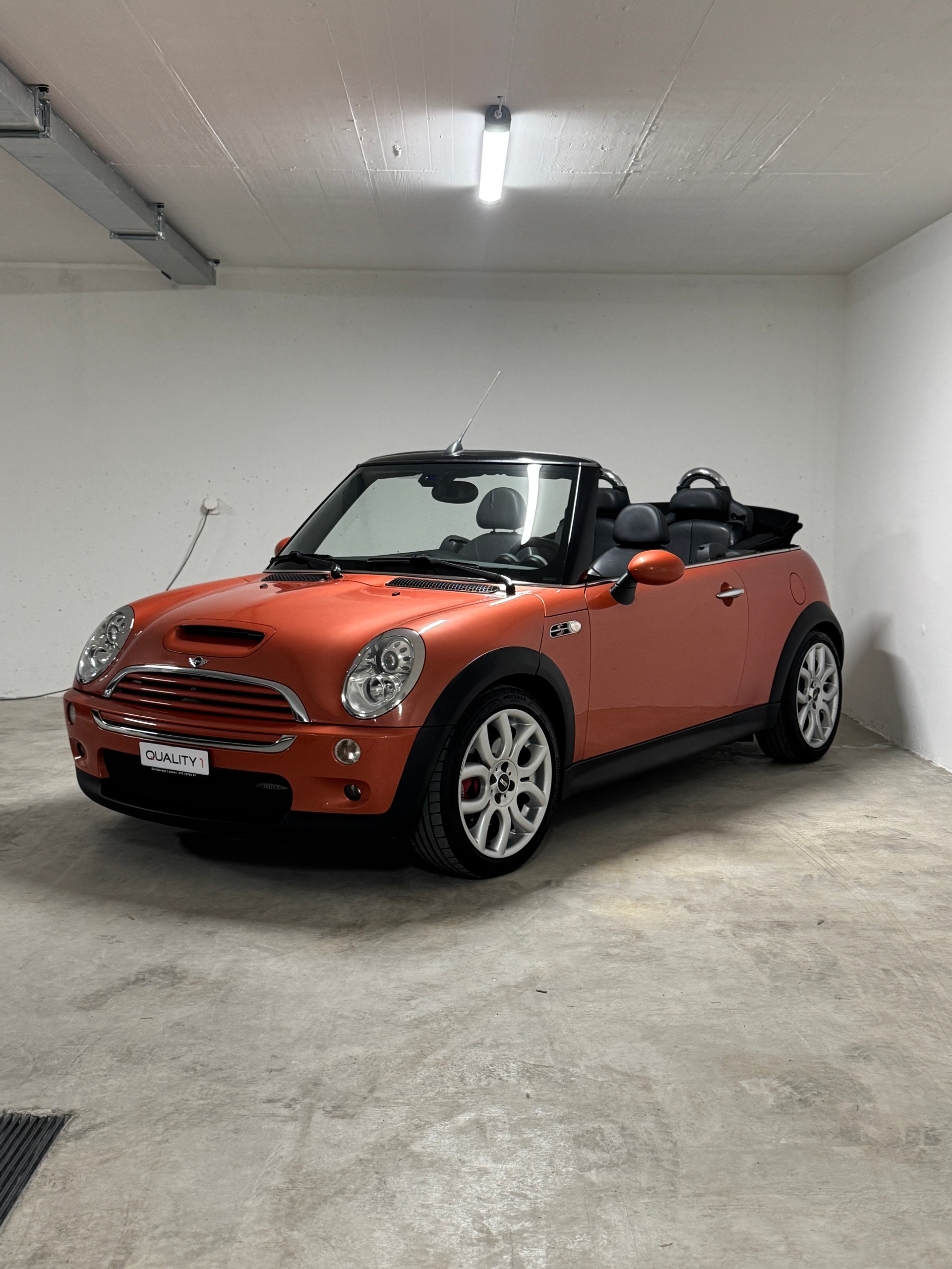 MINI Cooper S John Cooper Works Cabrio *Hot Orange*-image-0
