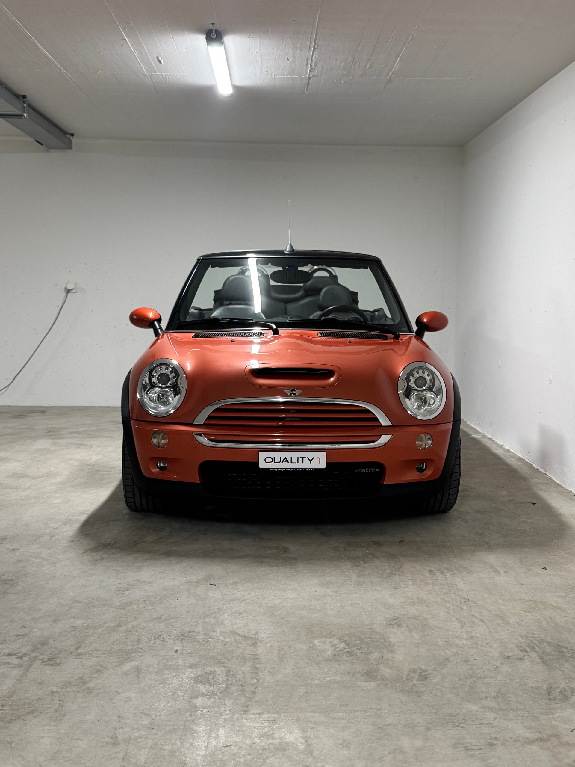 MINI Cooper S John Cooper Works Cabrio *Hot Orange*-image-1