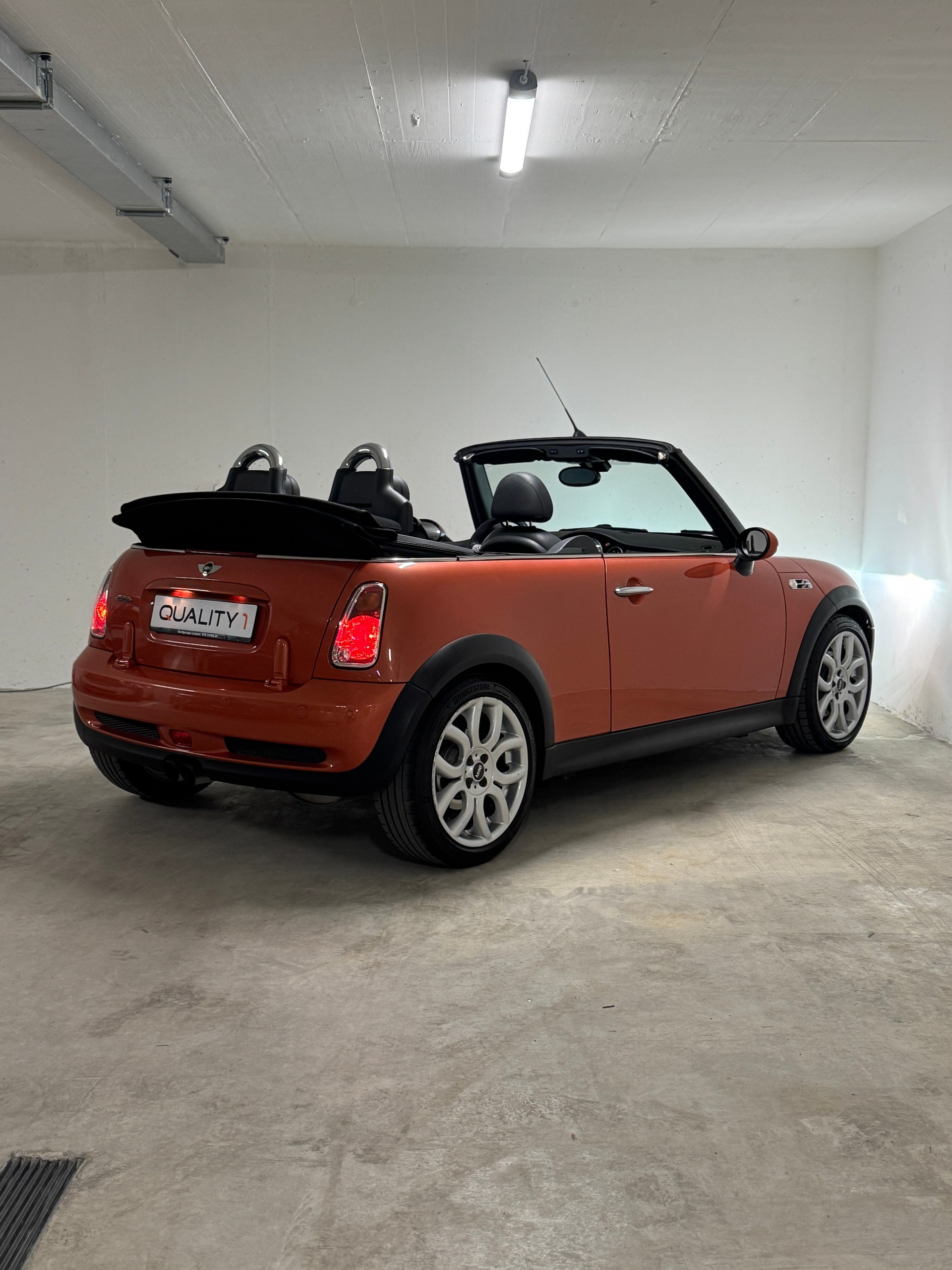 MINI Cooper S John Cooper Works Cabrio *Hot Orange*-image-3