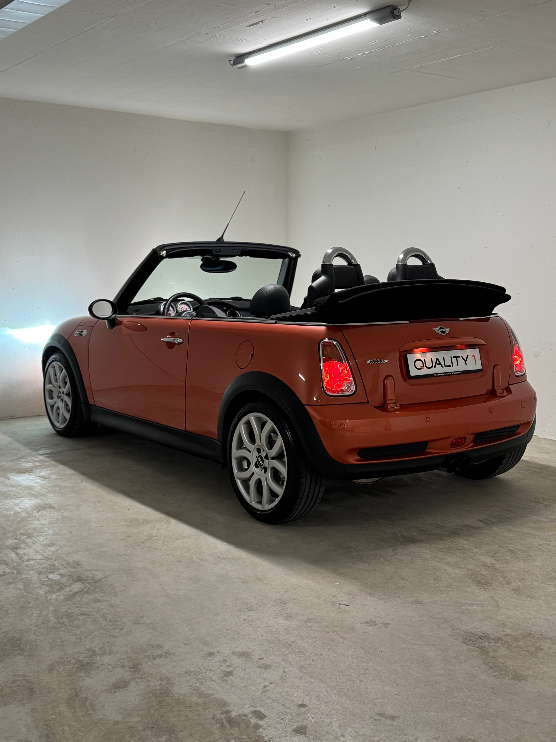 MINI Cooper S John Cooper Works Cabrio *Hot Orange*-image-4