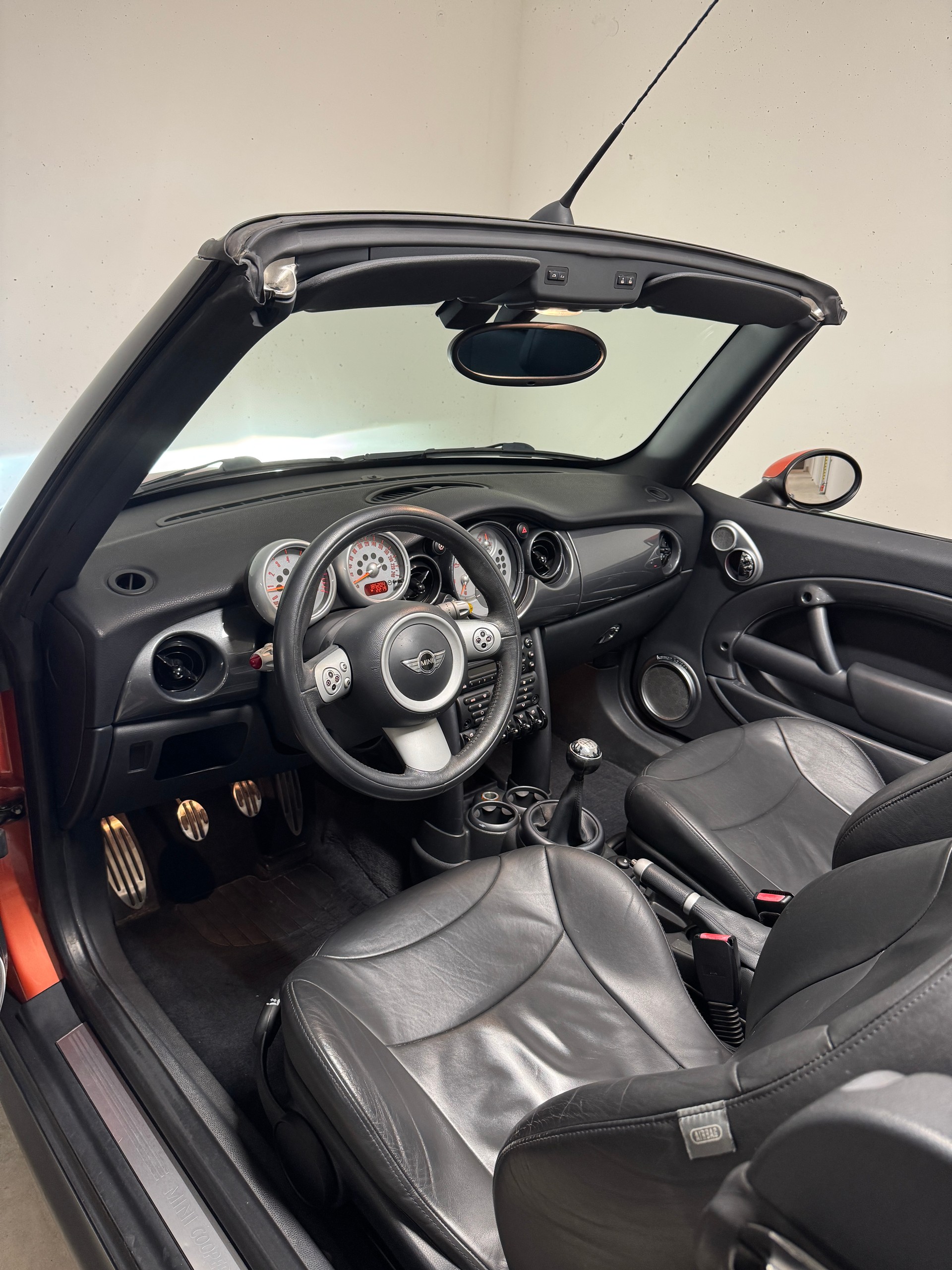 MINI Cooper S John Cooper Works Cabrio *Hot Orange*-image-6