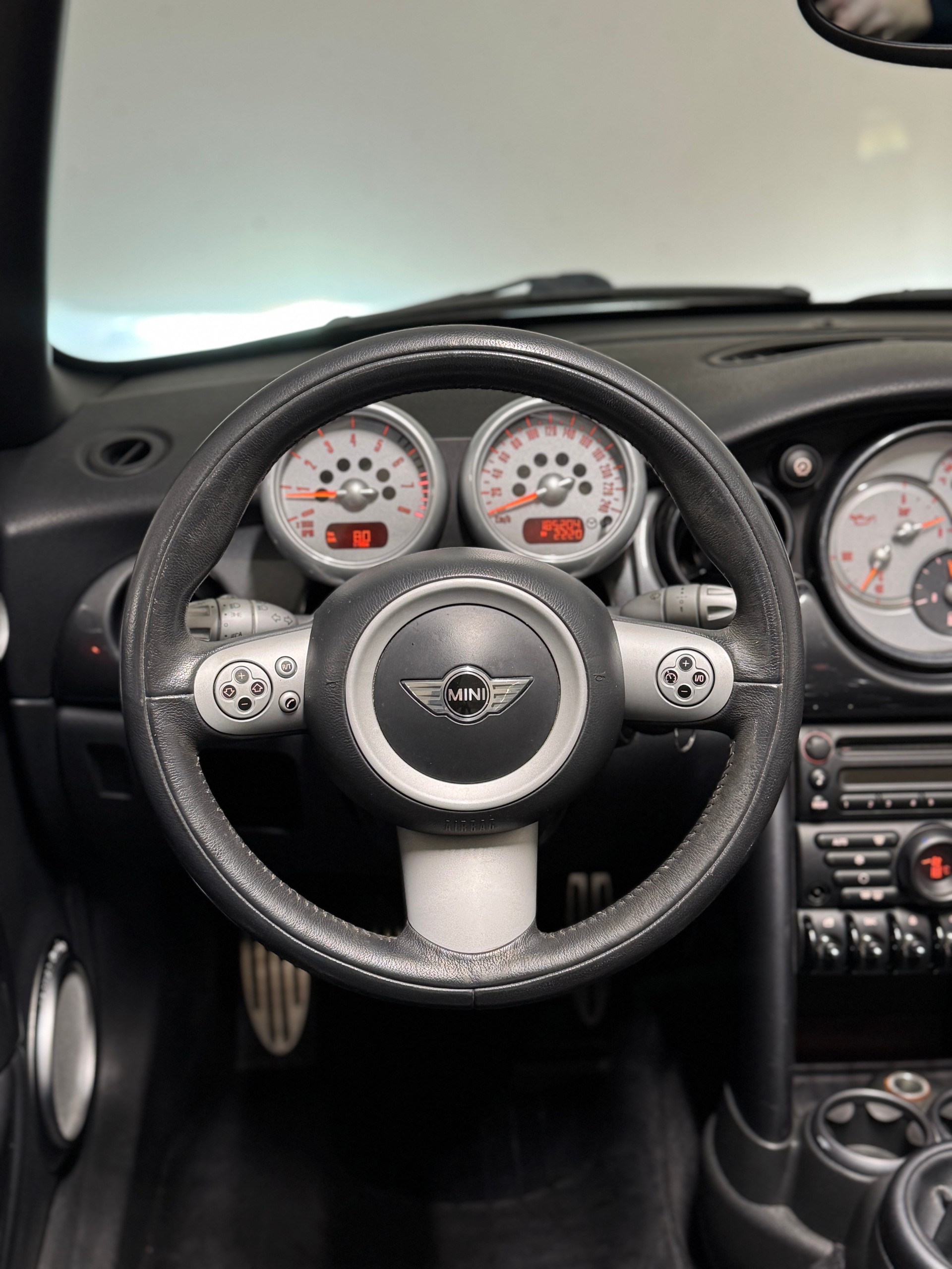 MINI Cooper S John Cooper Works Cabrio *Hot Orange*-image-9