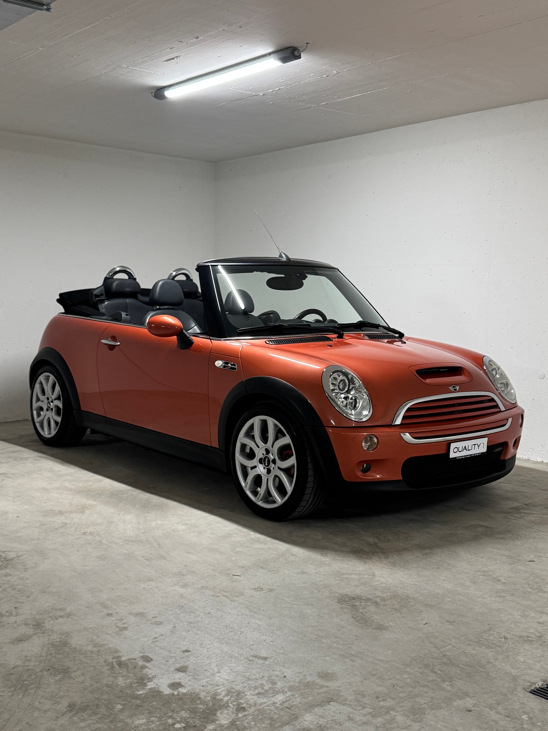 MINI Cooper S John Cooper Works Cabrio *Hot Orange*-image-2