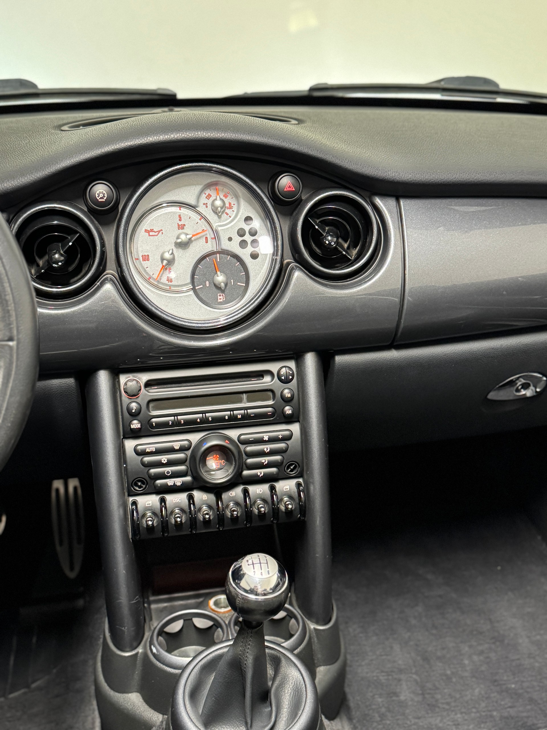 MINI Cooper S John Cooper Works Cabrio *Hot Orange*-image-10