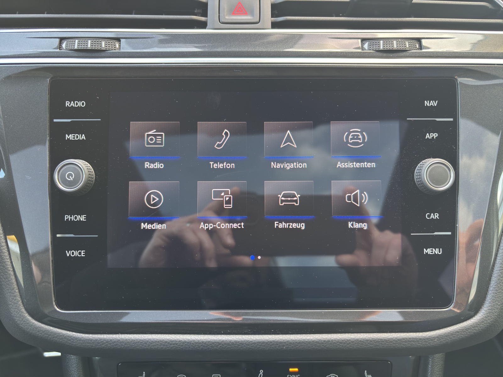 VW Tiguan 2.0TSI R 4Motion DSG mit AHK & Panorama-Ausstell-/Schiebedach-image-17