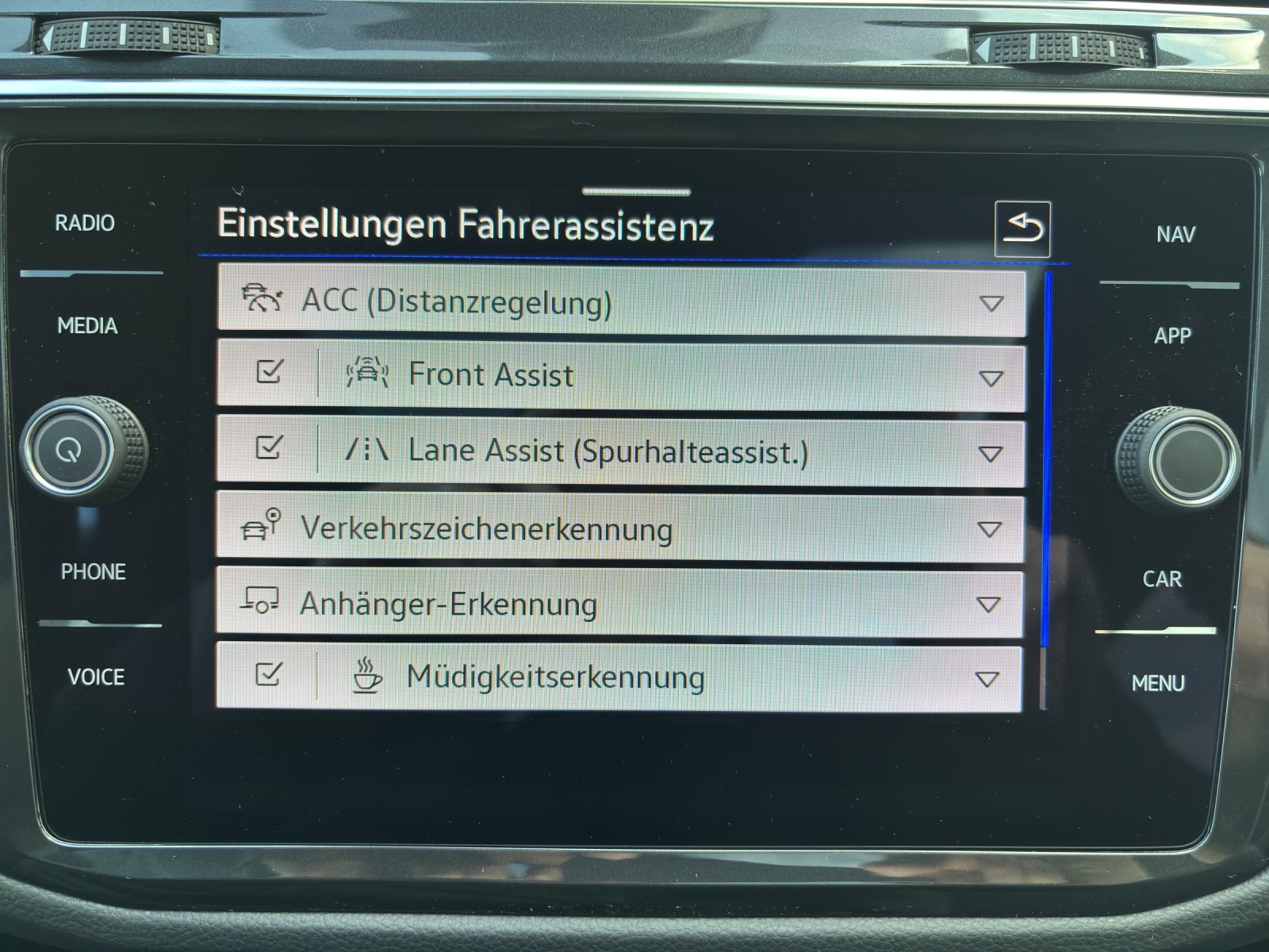 VW Tiguan 2.0TSI R 4Motion DSG mit AHK & Panorama-Ausstell-/Schiebedach-image-27