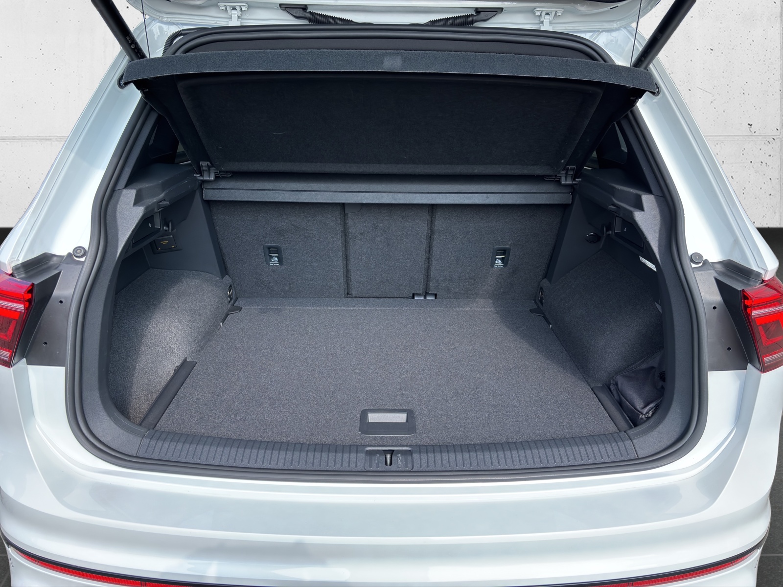 VW Tiguan 2.0TSI R 4Motion DSG mit AHK & Panorama-Ausstell-/Schiebedach-image-7