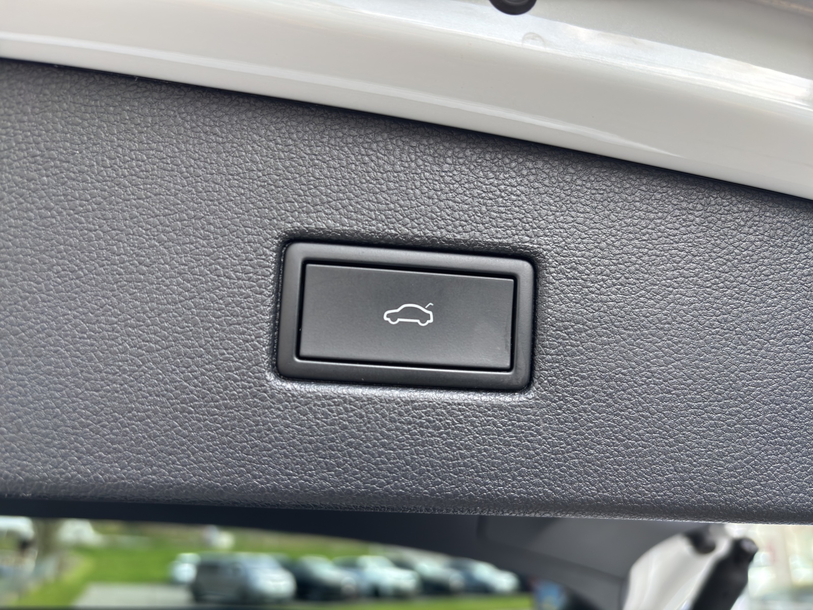 VW Tiguan 2.0TSI R 4Motion DSG mit AHK & Panorama-Ausstell-/Schiebedach-image-8