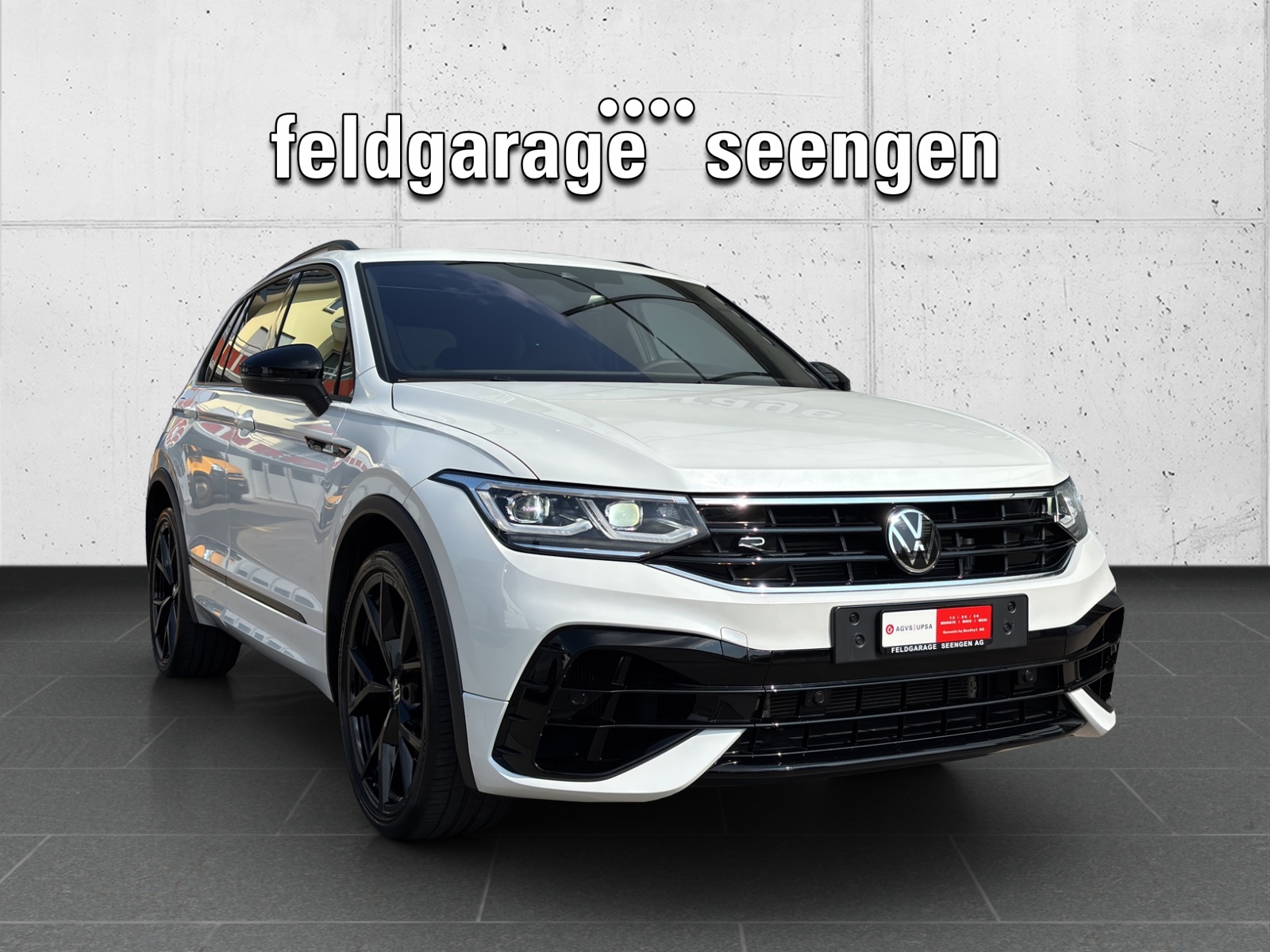 VW Tiguan 2.0TSI R 4Motion DSG mit AHK & Panorama-Ausstell-/Schiebedach-image-2