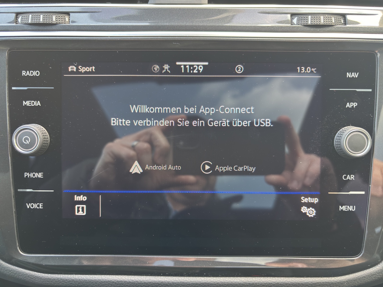 VW Tiguan 2.0TSI R 4Motion DSG mit AHK & Panorama-Ausstell-/Schiebedach-image-25