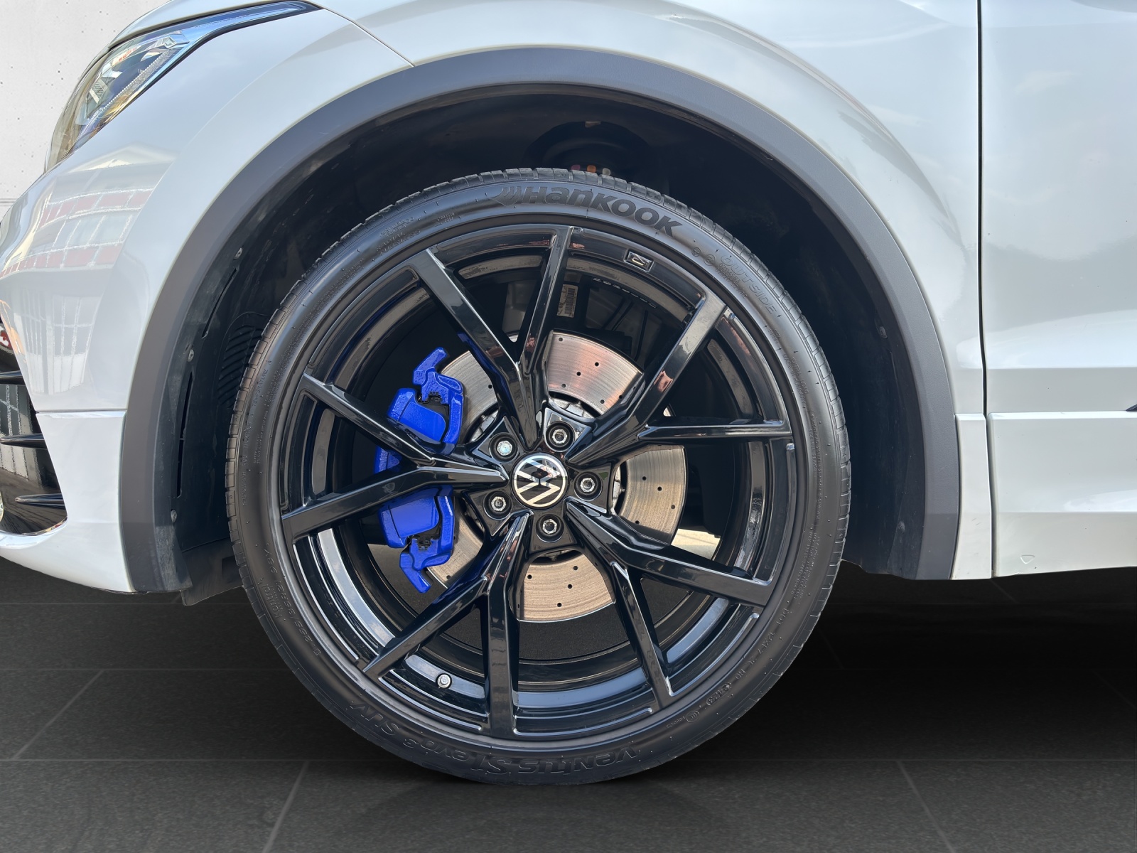 VW Tiguan 2.0TSI R 4Motion DSG mit AHK & Panorama-Ausstell-/Schiebedach-image-10