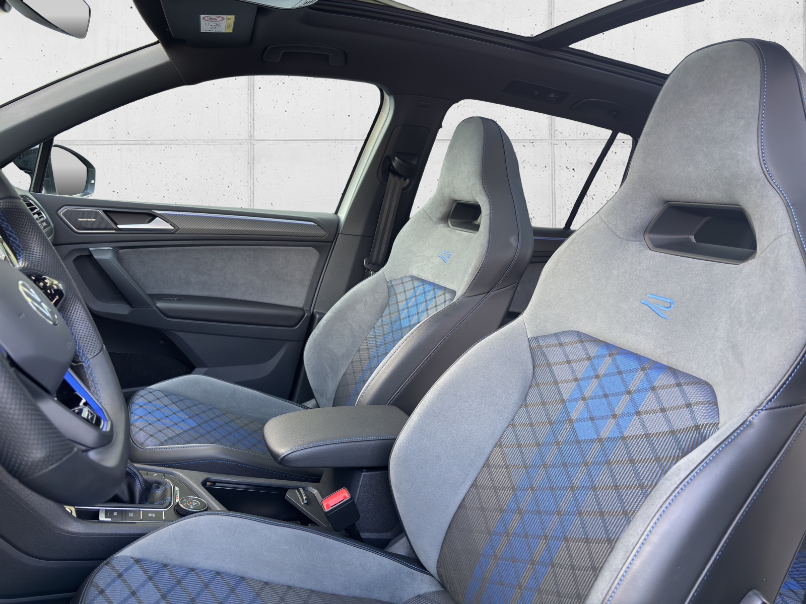 VW Tiguan 2.0TSI R 4Motion DSG mit AHK & Panorama-Ausstell-/Schiebedach-image-29