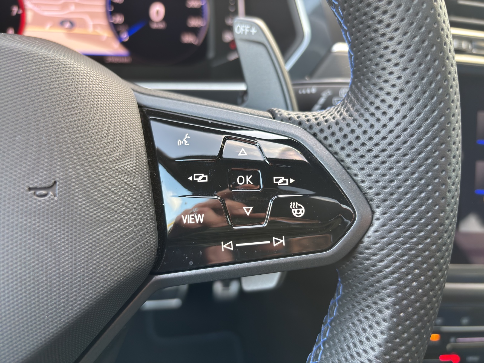 VW Tiguan 2.0TSI R 4Motion DSG mit AHK & Panorama-Ausstell-/Schiebedach-image-15