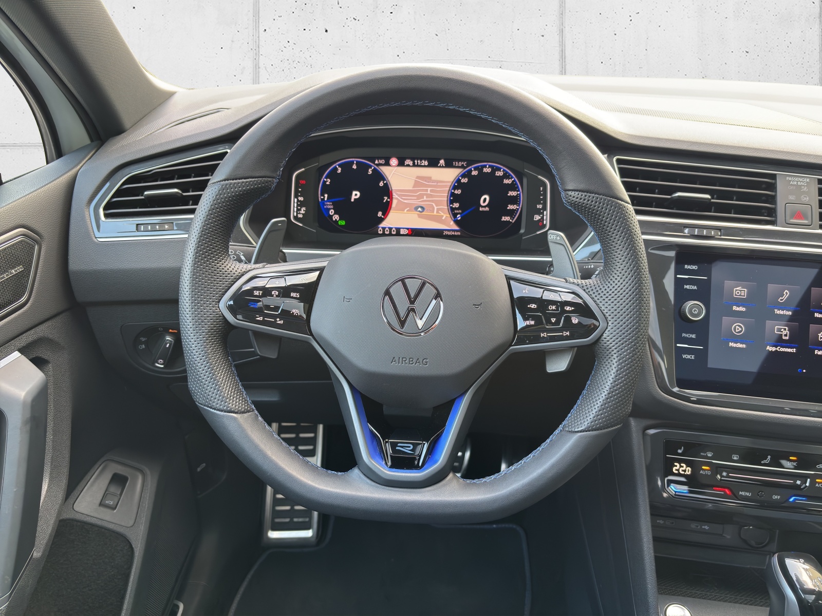 VW Tiguan 2.0TSI R 4Motion DSG mit AHK & Panorama-Ausstell-/Schiebedach-image-13