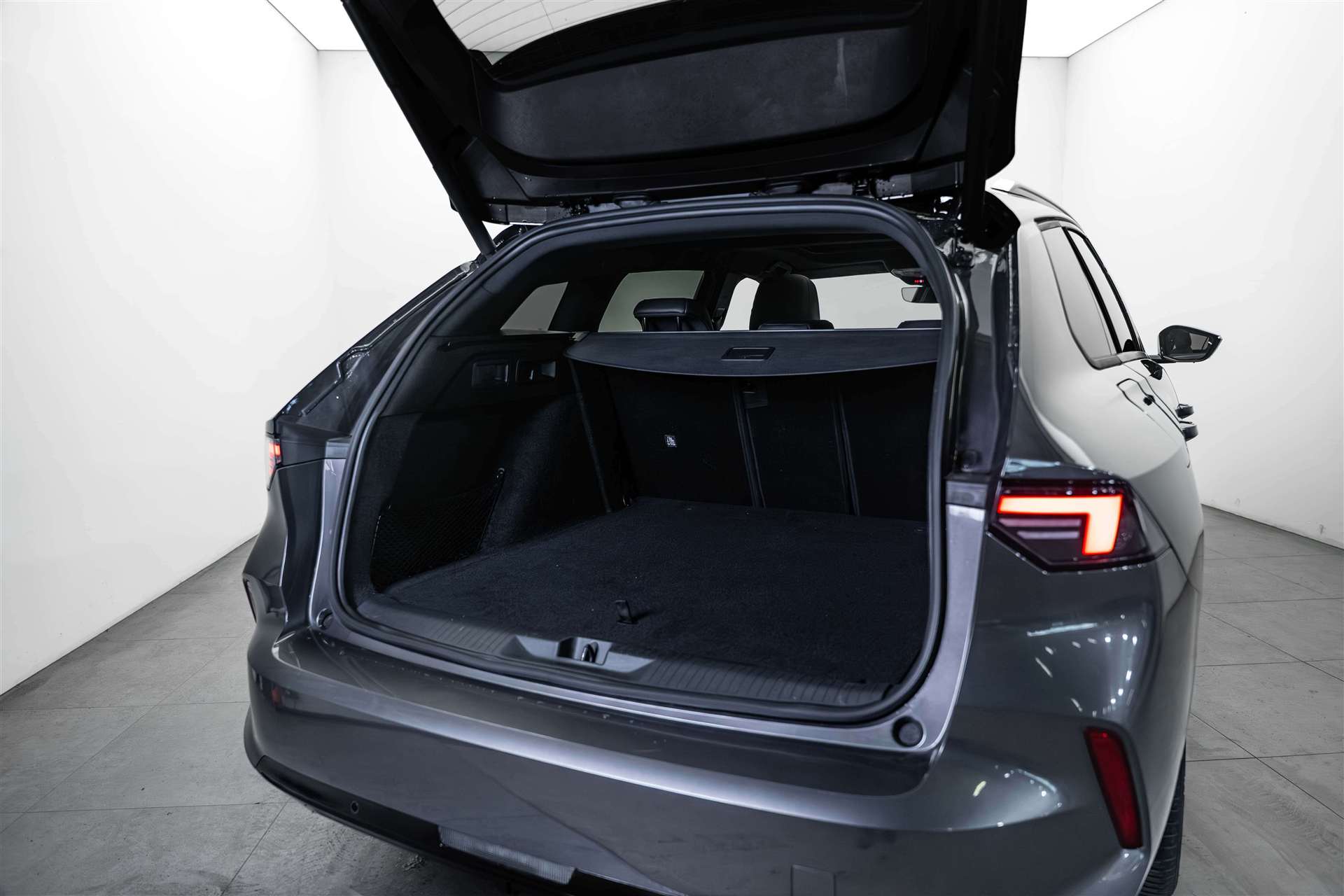 OPEL Astra Sports Tourer 1.2i Turbo Ultimate A-image-5